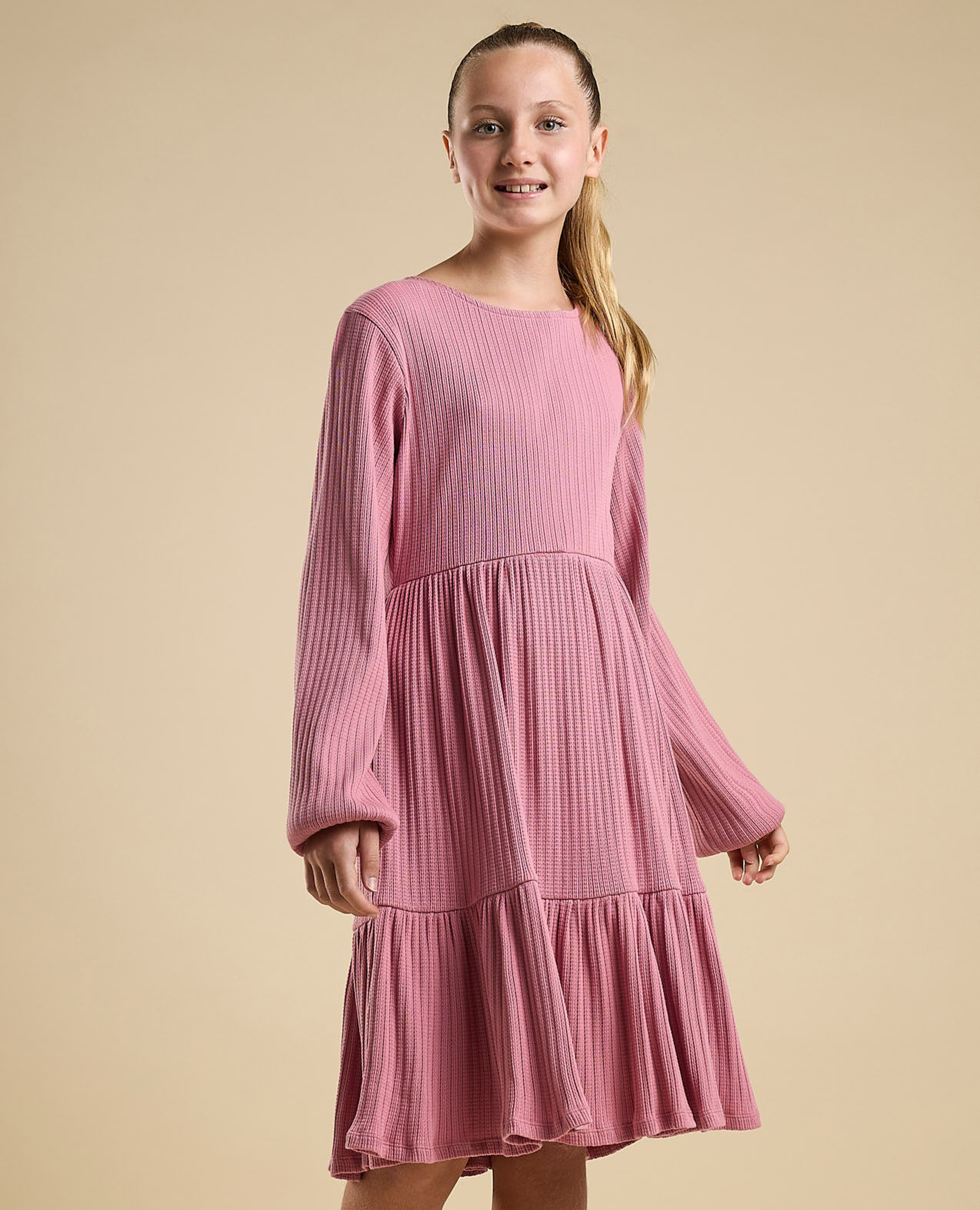 Ribbed Tired Dress with Crew Neck and Long Sleeves