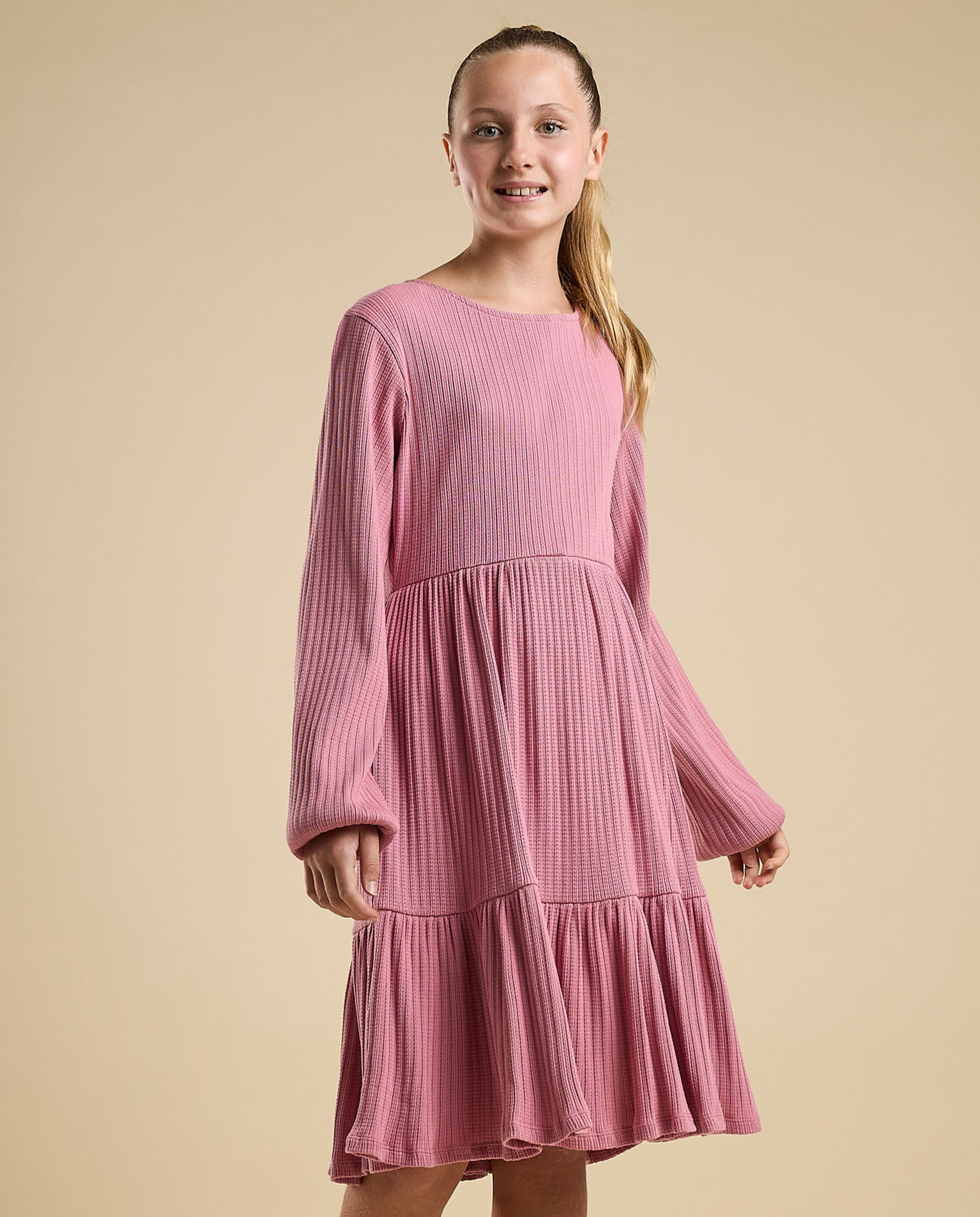 Ribbed Tired Dress with Crew Neck and Long Sleeves