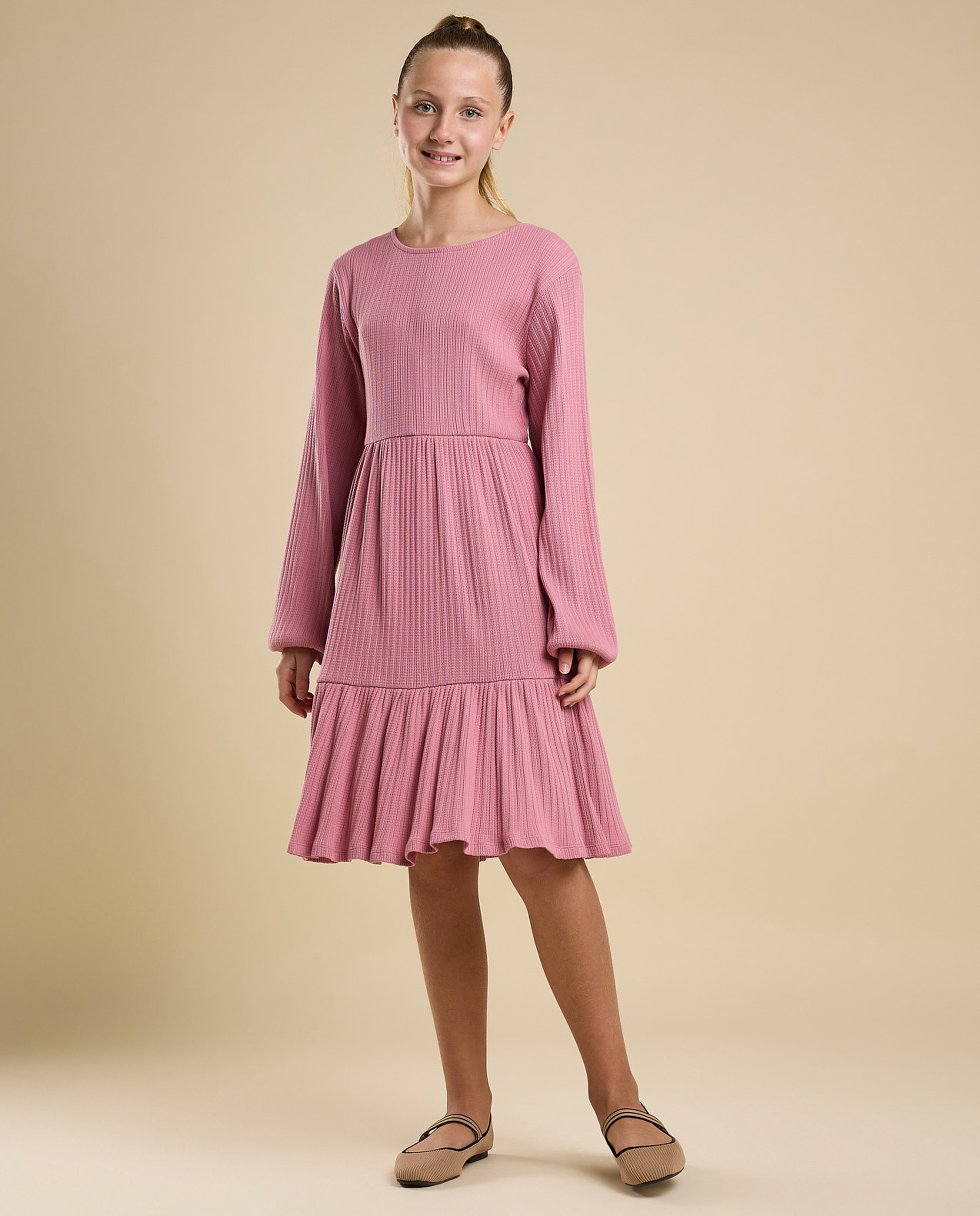 Ribbed Tired Dress with Crew Neck and Long Sleeves