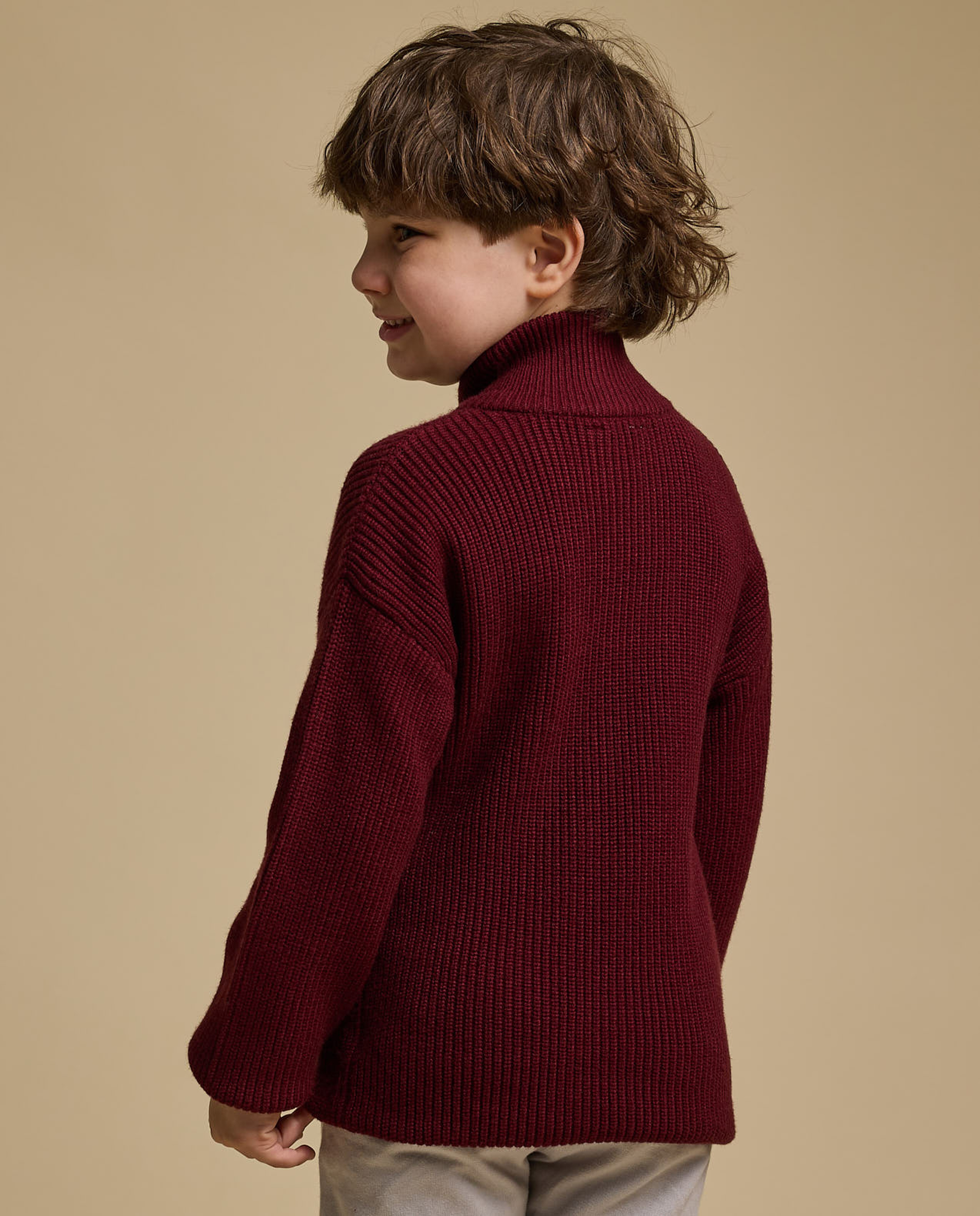 Color Block Sweater with High Neck and Long Sleeves