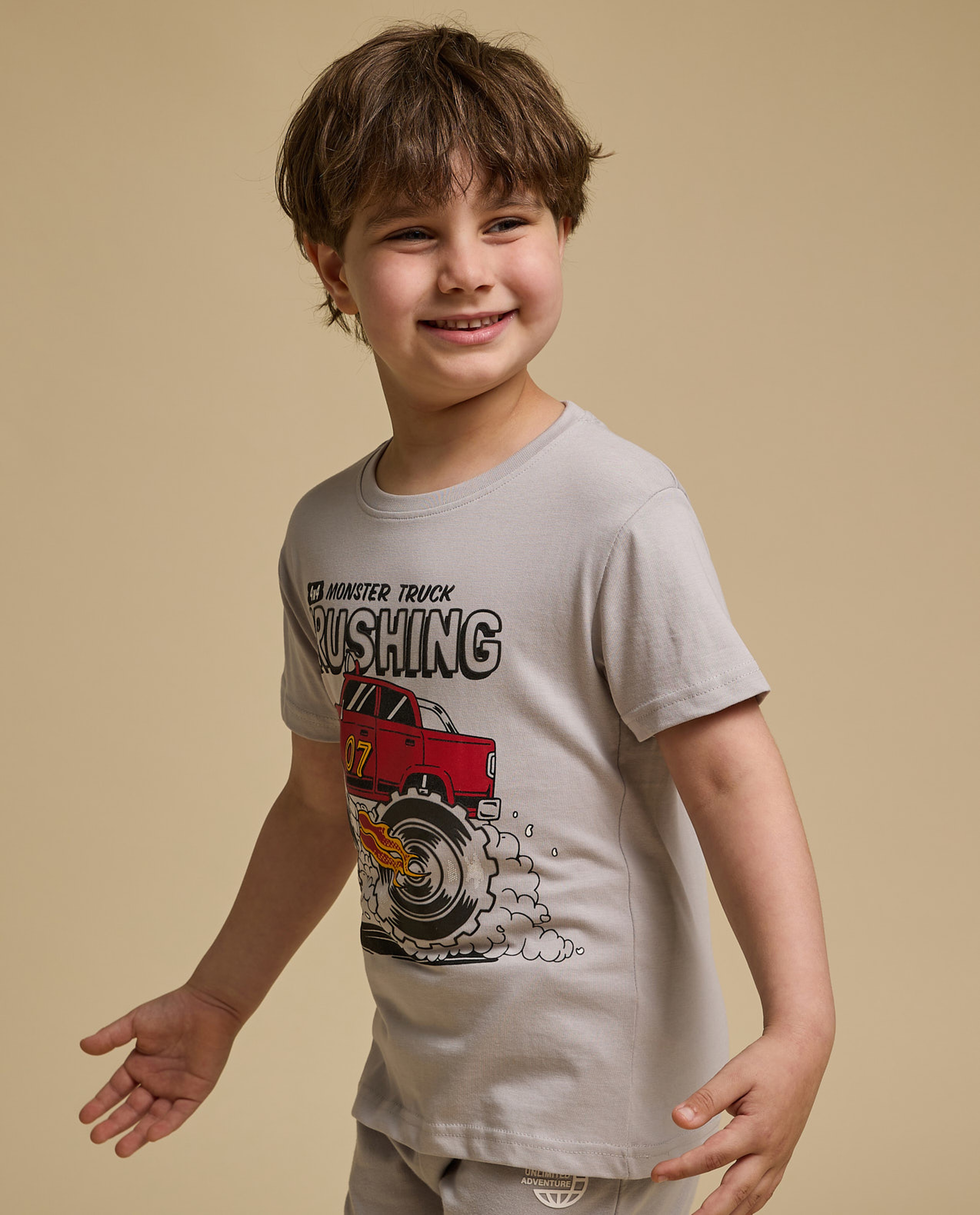 Graphic Print T-Shirt with Crew Neck and Short Sleeves