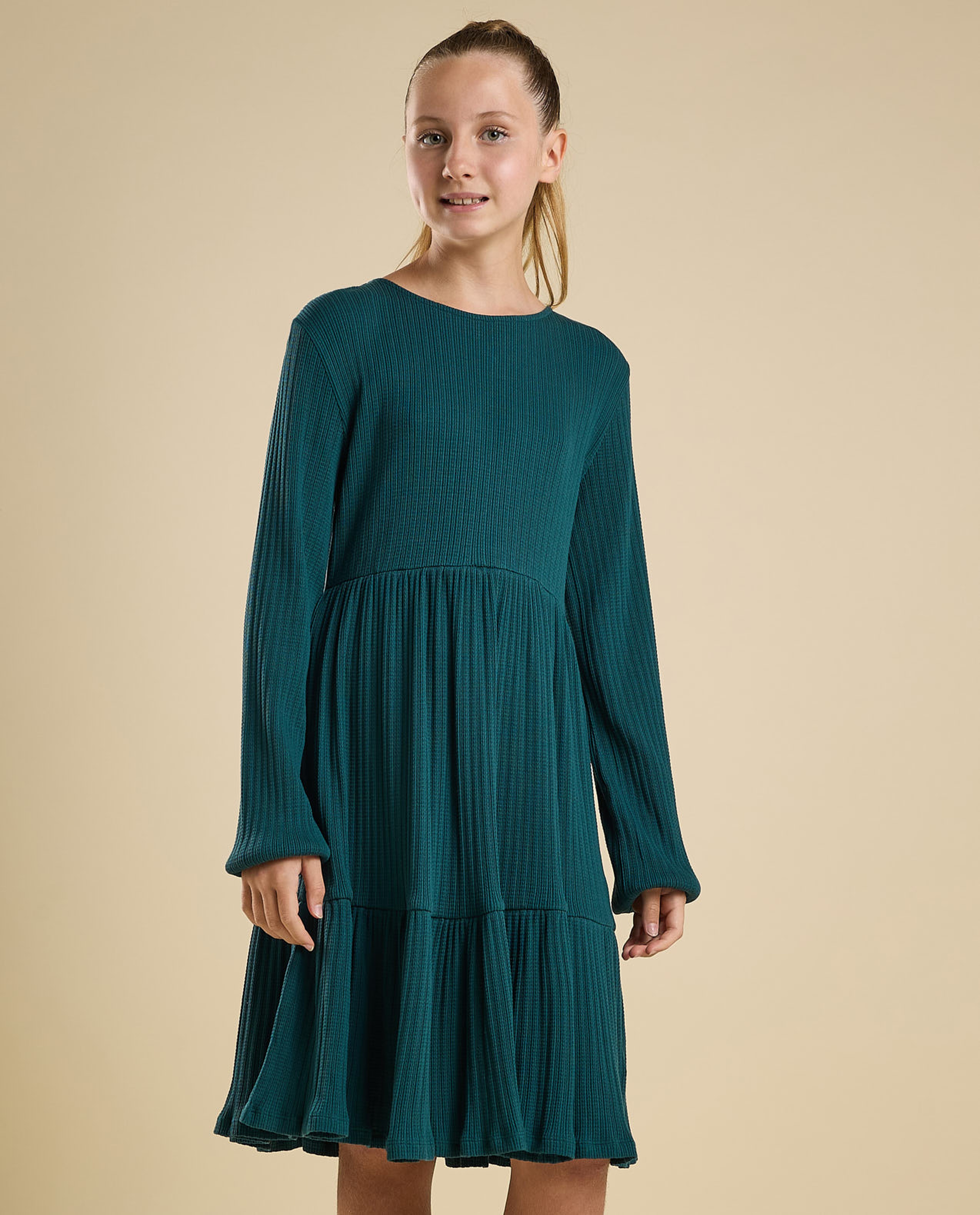 Ribbed Tired Dress with Crew Neck and Long Sleeves