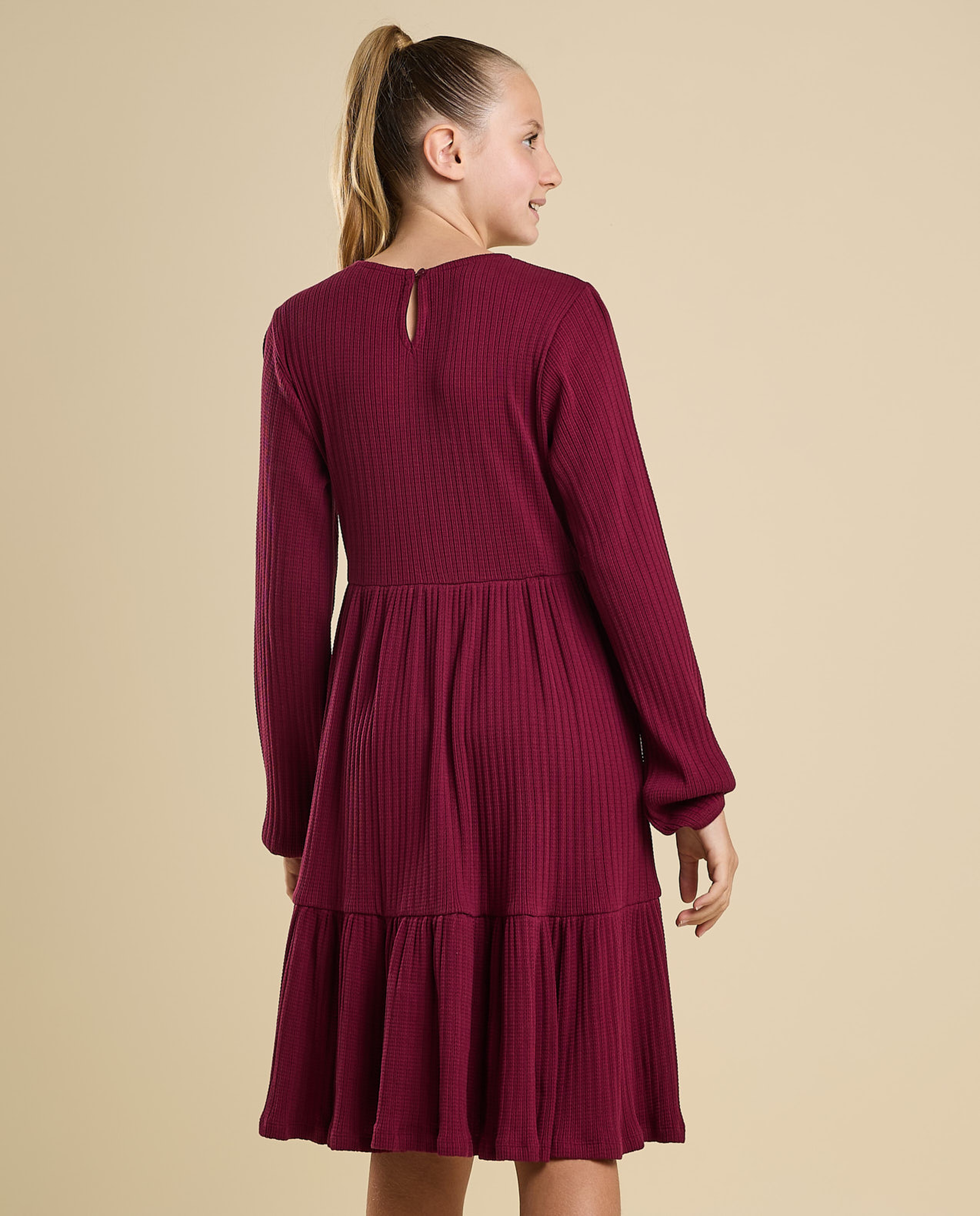 Ribbed Tired Dress with Crew Neck and Long Sleeves