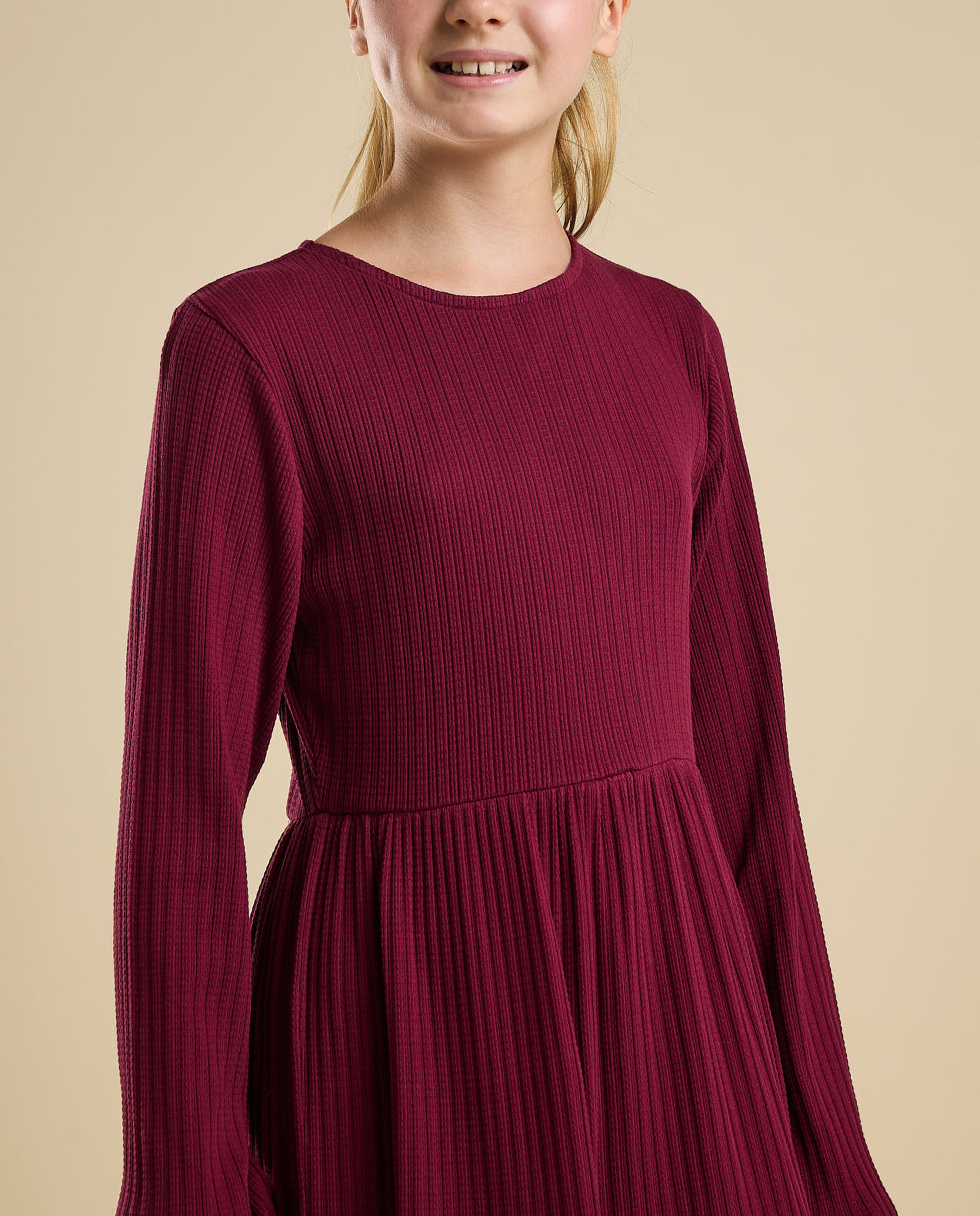 Ribbed Tired Dress with Crew Neck and Long Sleeves