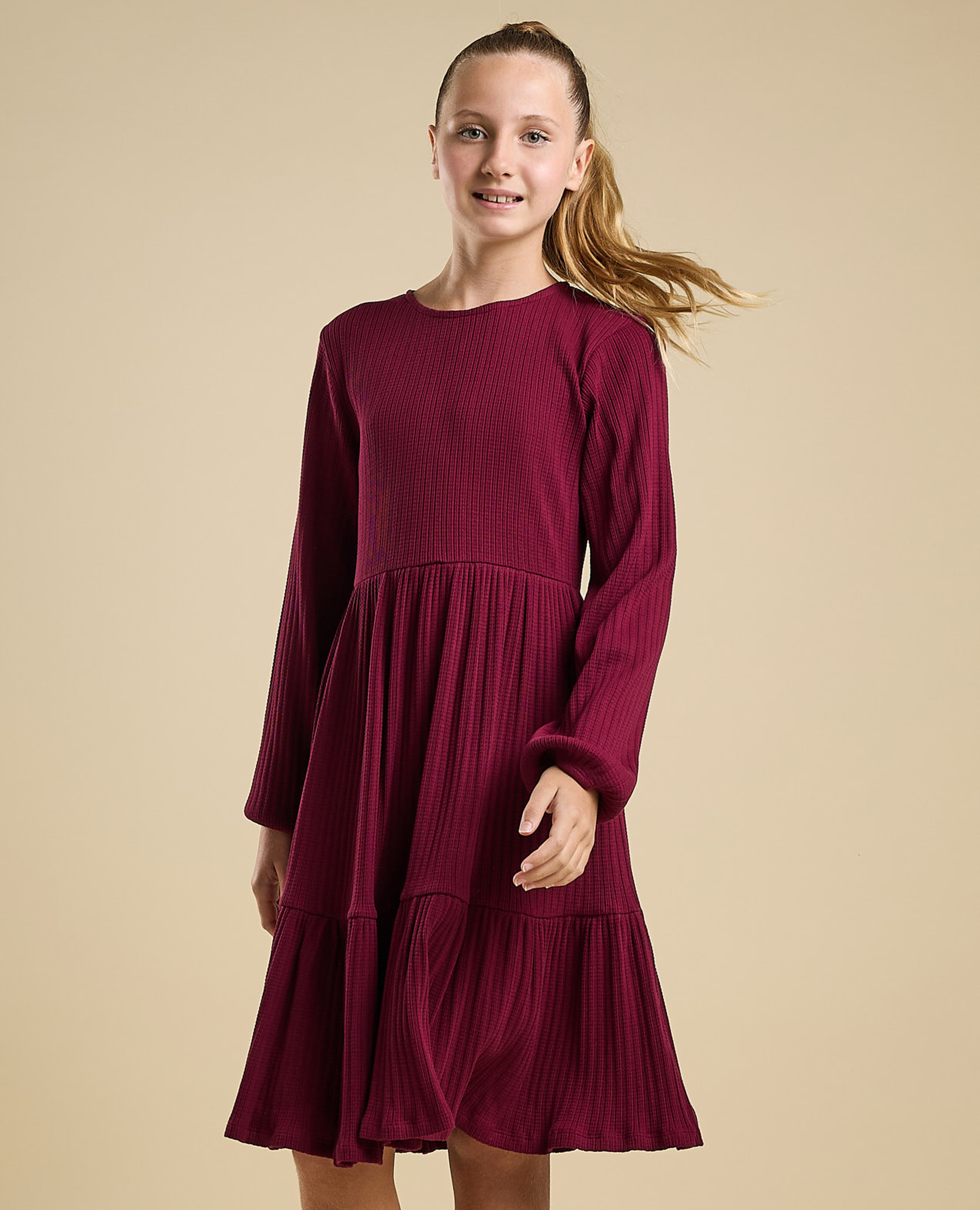 Ribbed Tired Dress with Crew Neck and Long Sleeves