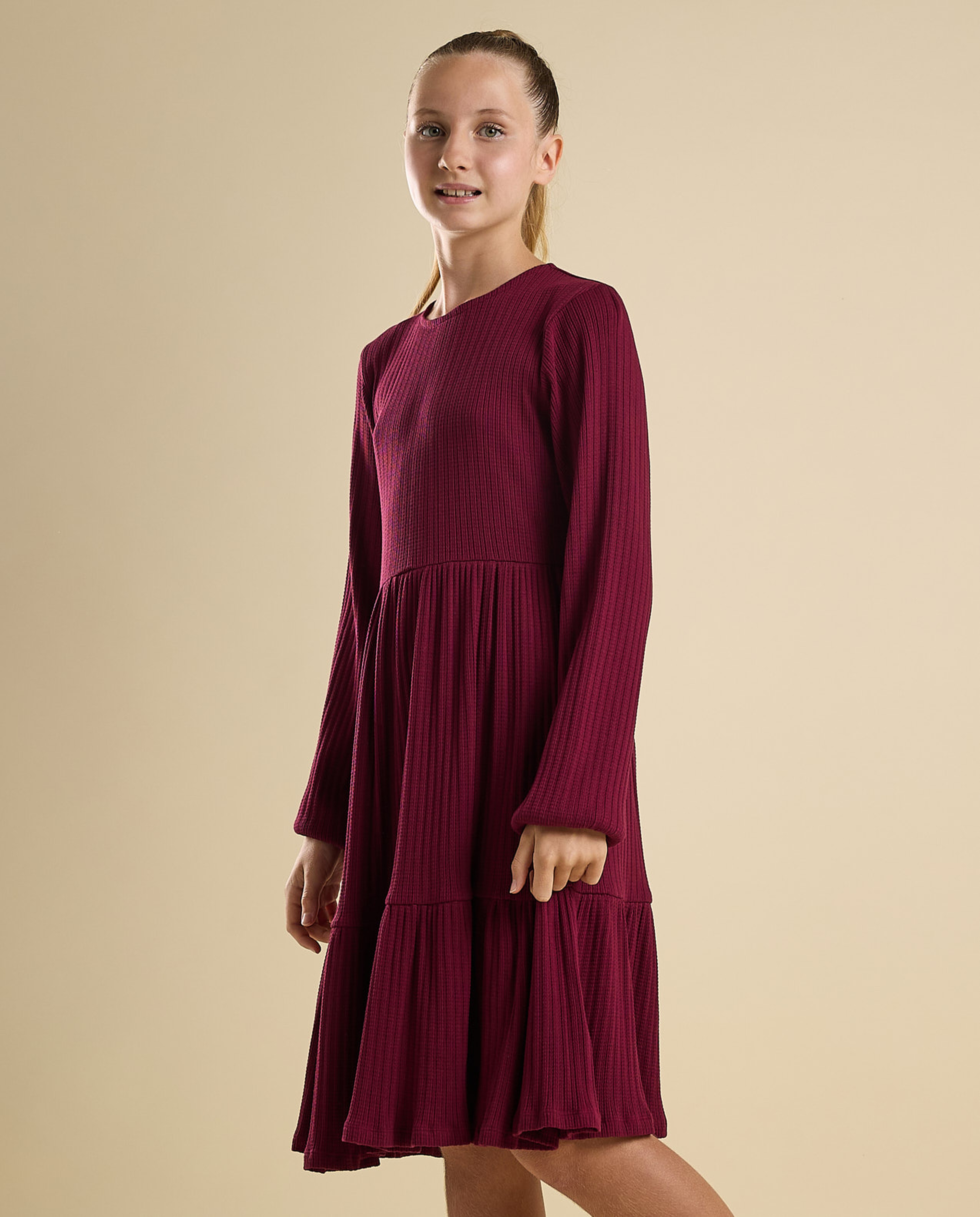 Ribbed Tired Dress with Crew Neck and Long Sleeves