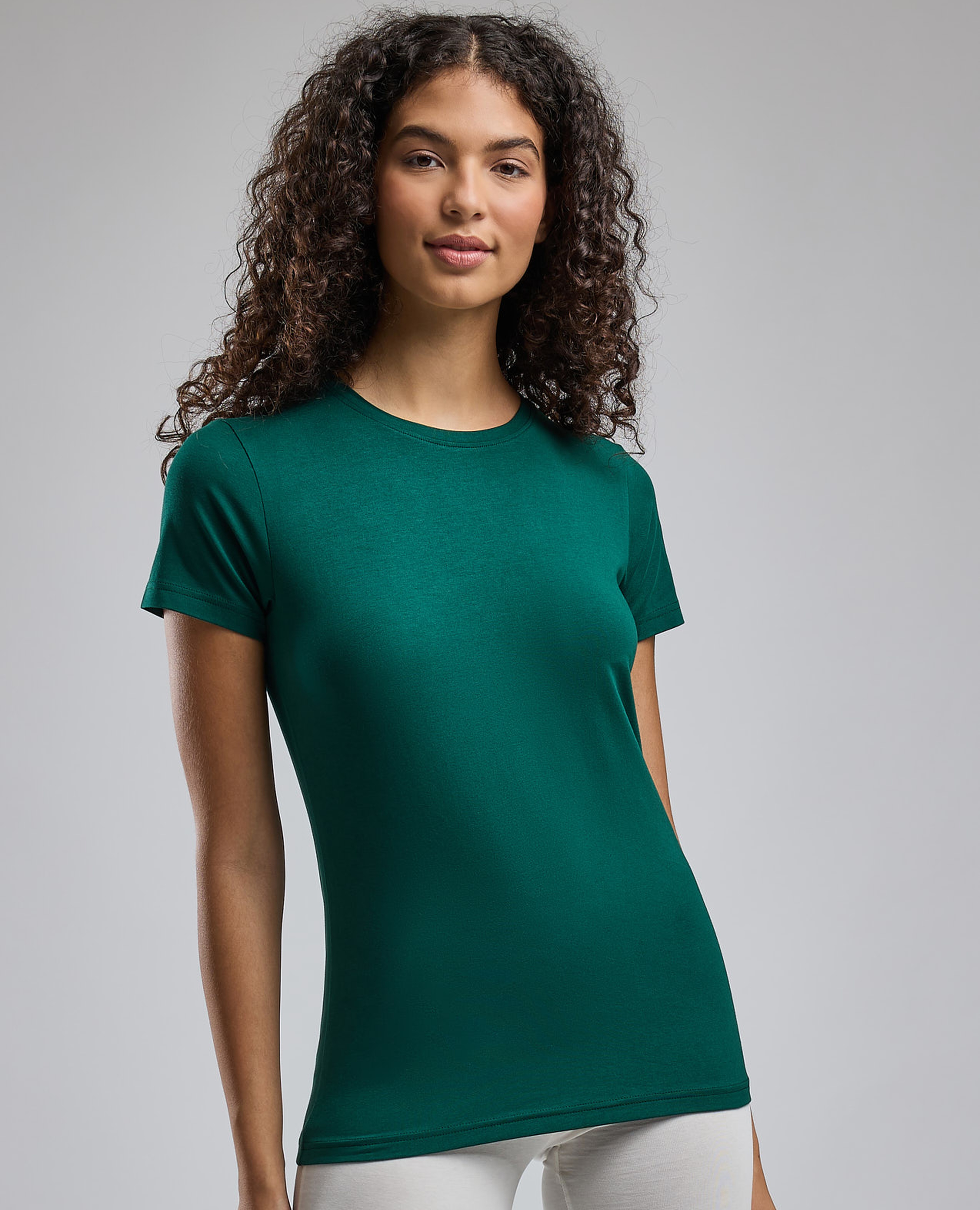 تيشيرت  برقبة دائرية وأكمام قصيرة