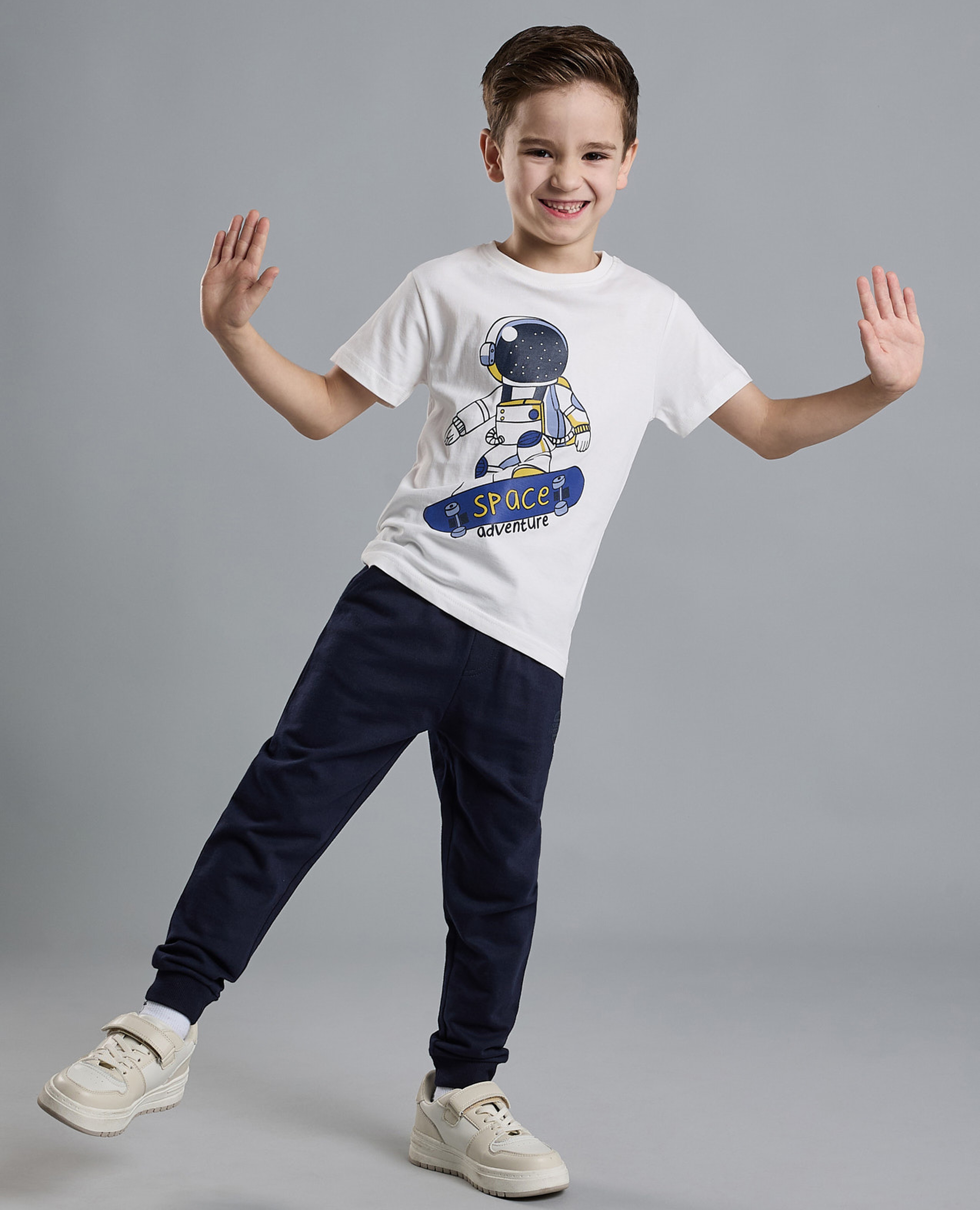 Graphic Print T-Shirt with Crew Neck and Short Sleeves