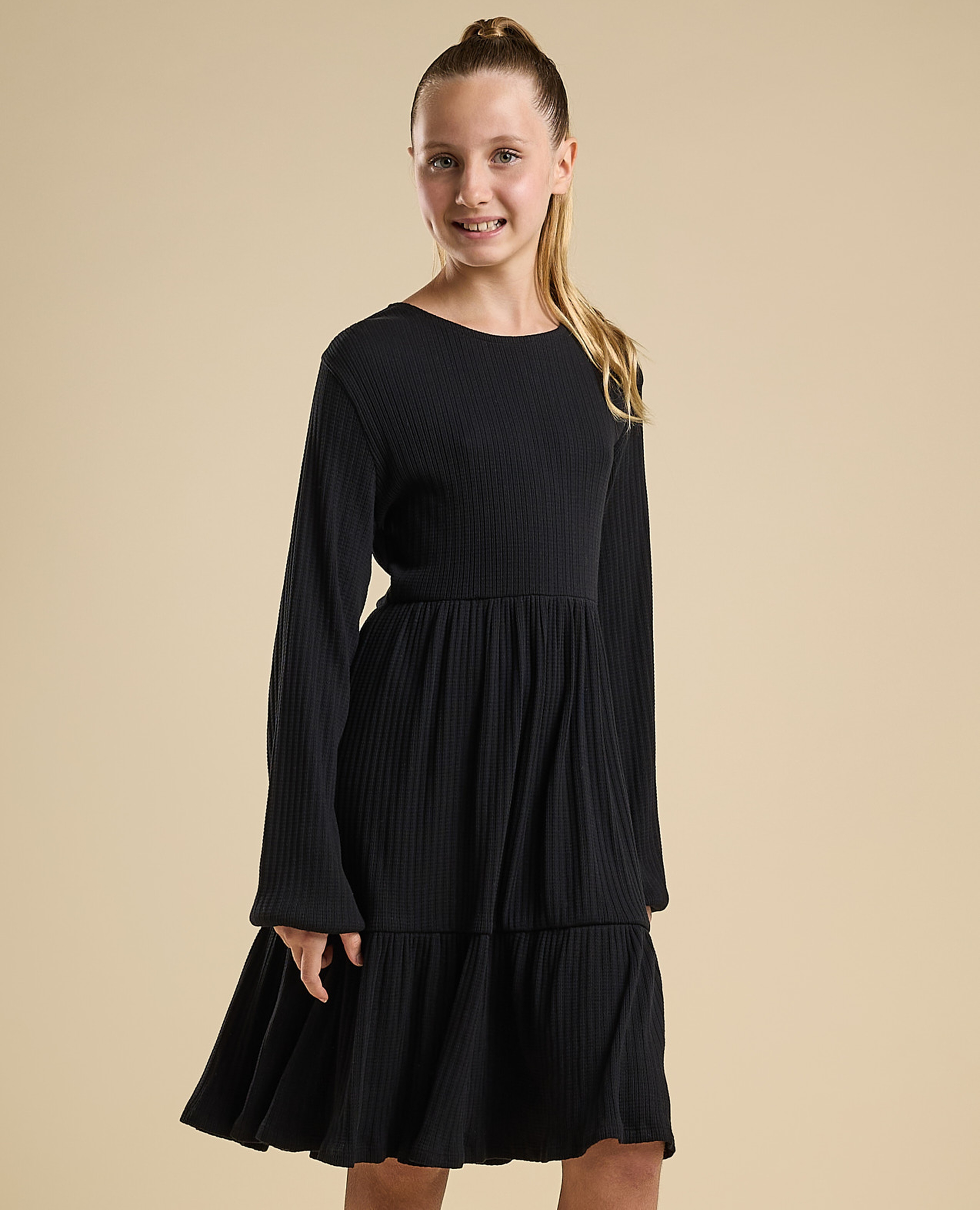 Ribbed Tired Dress with Crew Neck and Long Sleeves