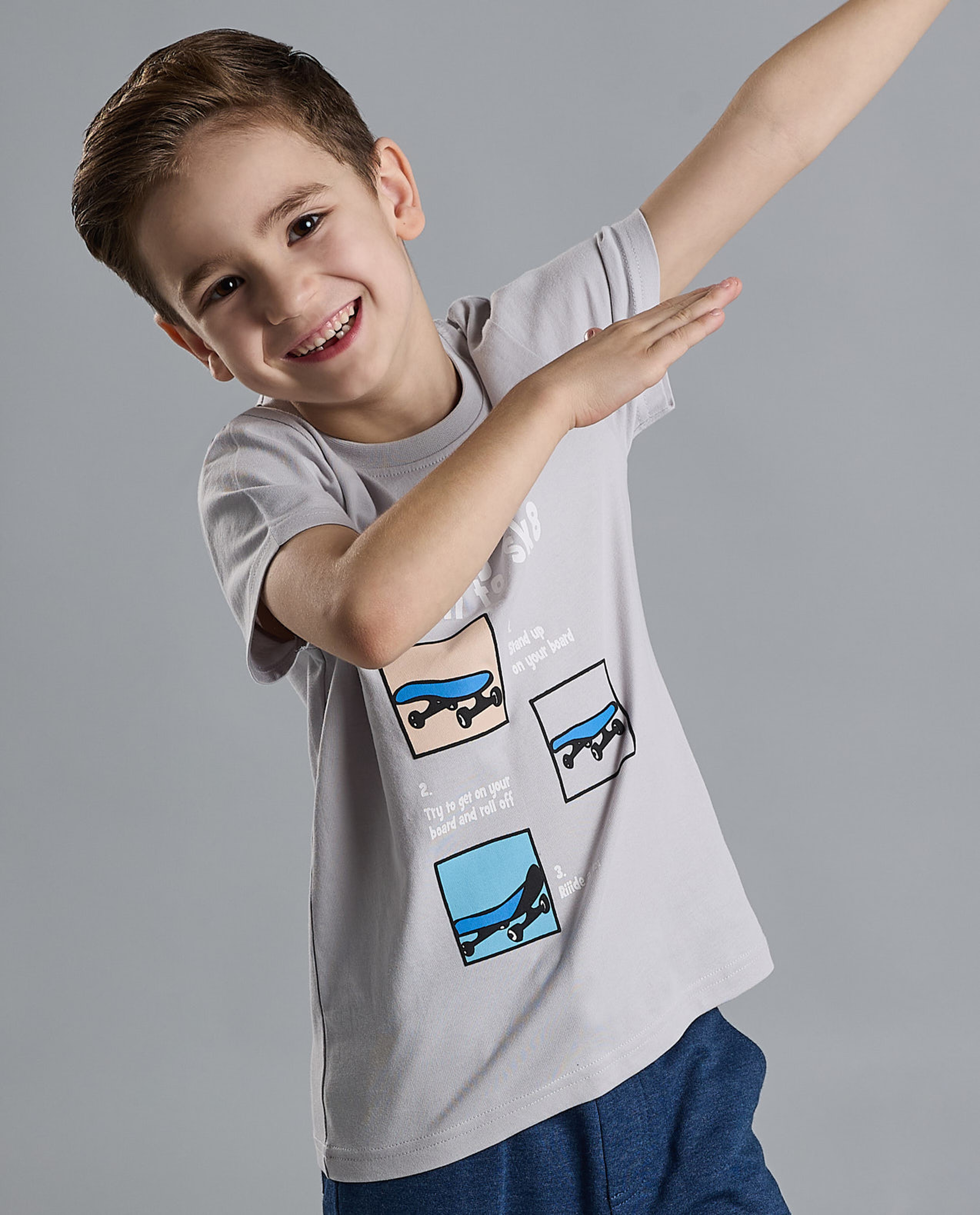 Graphic Print T-Shirt with Crew Neck and Short Sleeves