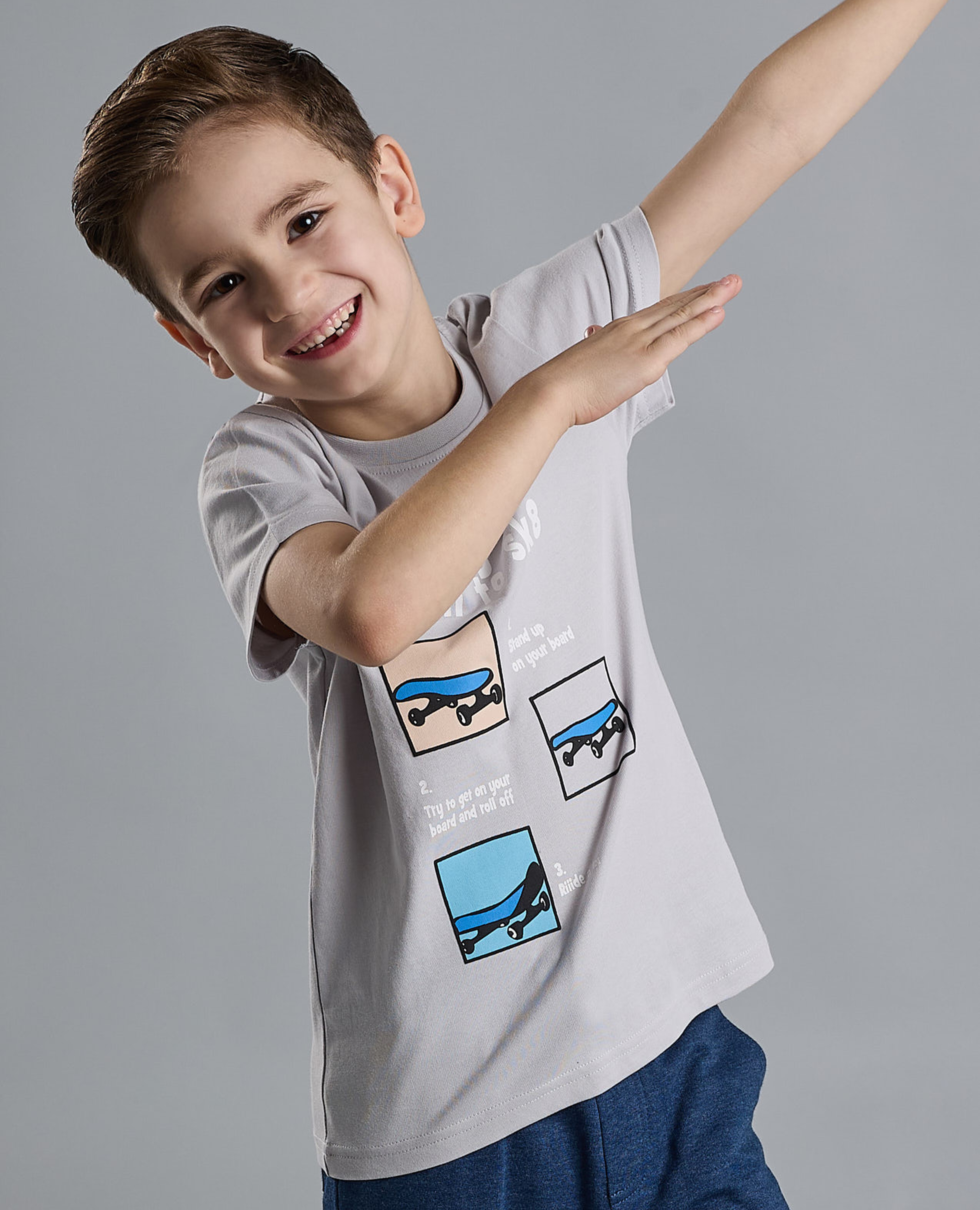 Graphic Print T-Shirt with Crew Neck and Short Sleeves