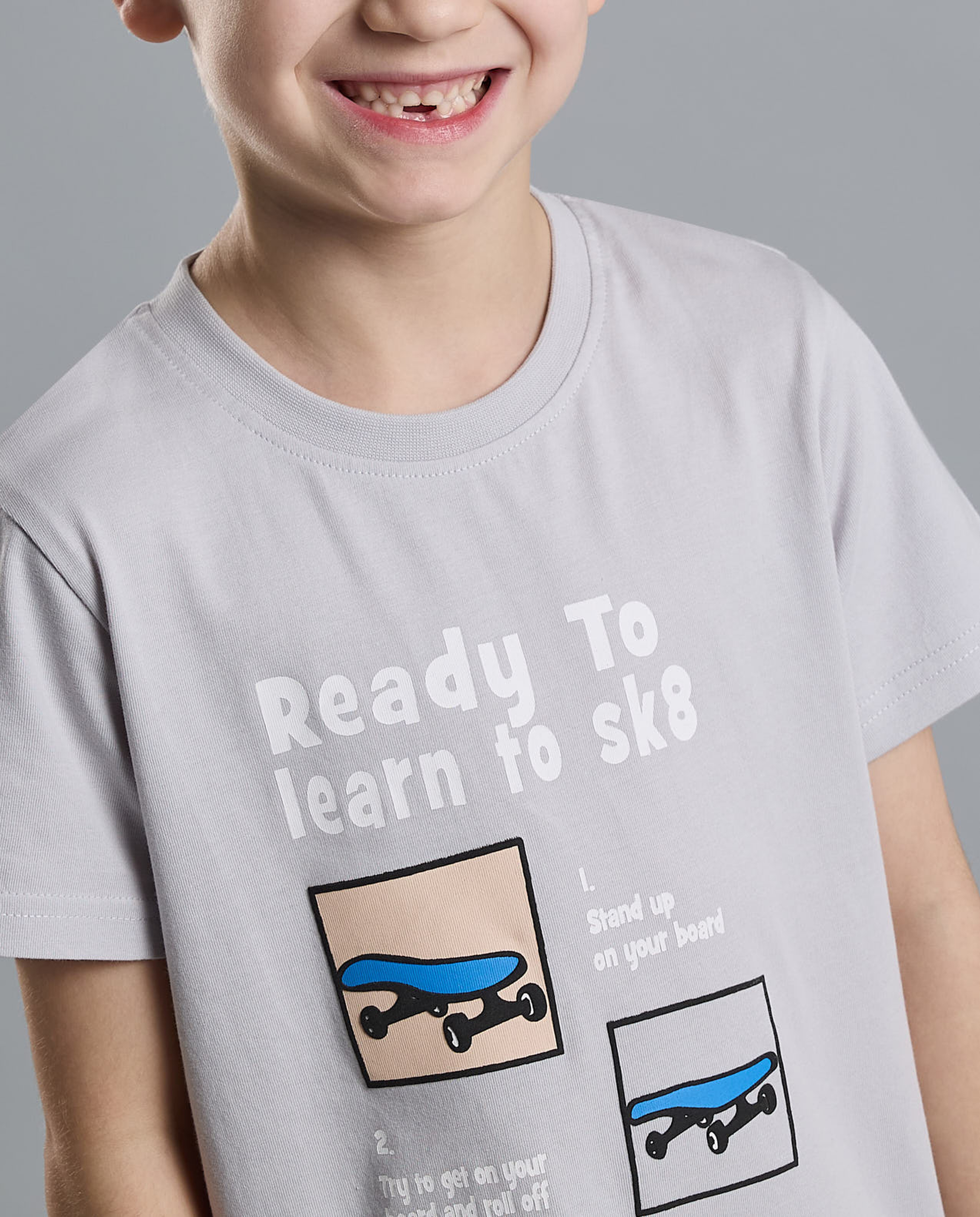 Graphic Print T-Shirt with Crew Neck and Short Sleeves