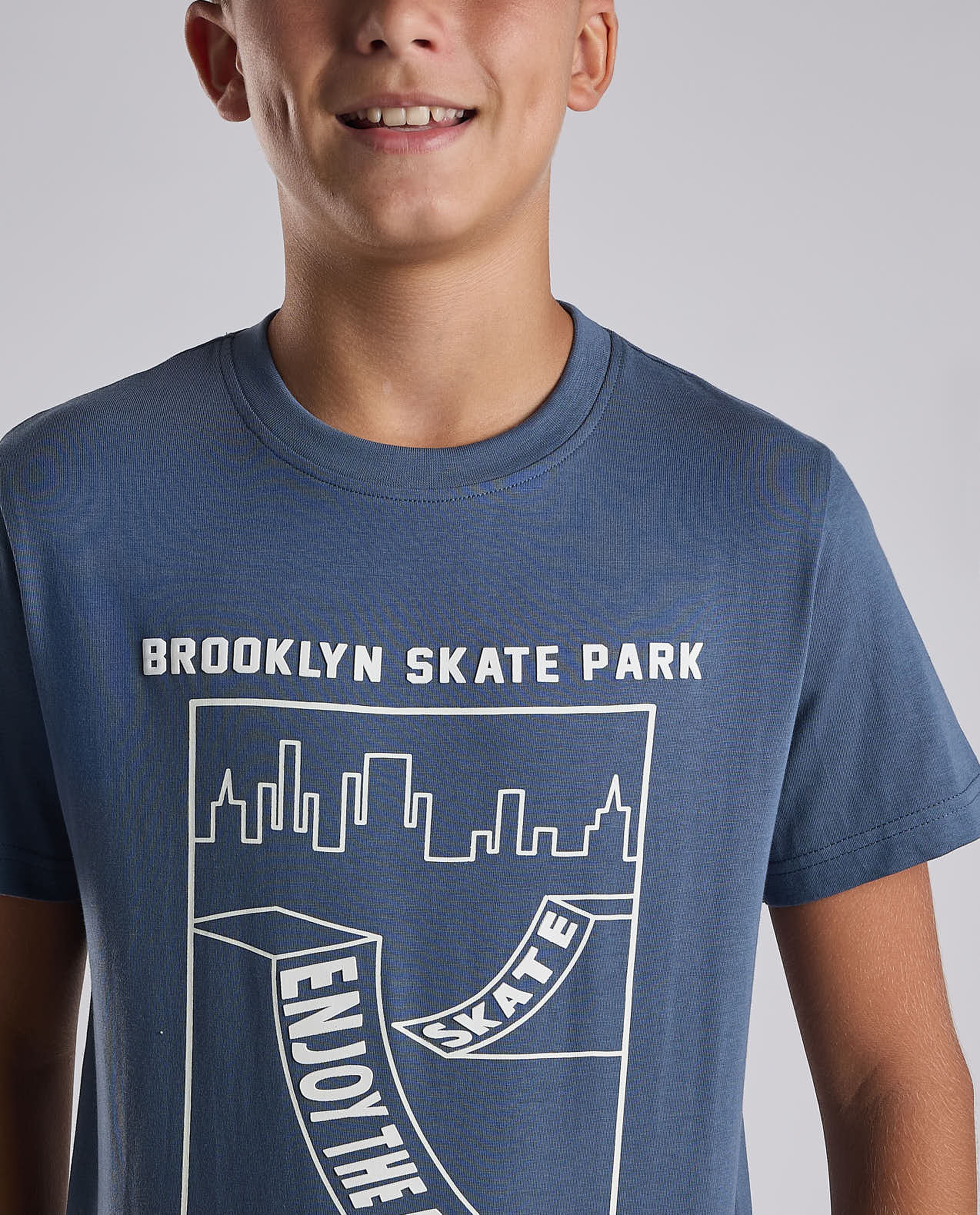 Graphic Print T-Shirt with Crew Neck and Short Sleeves