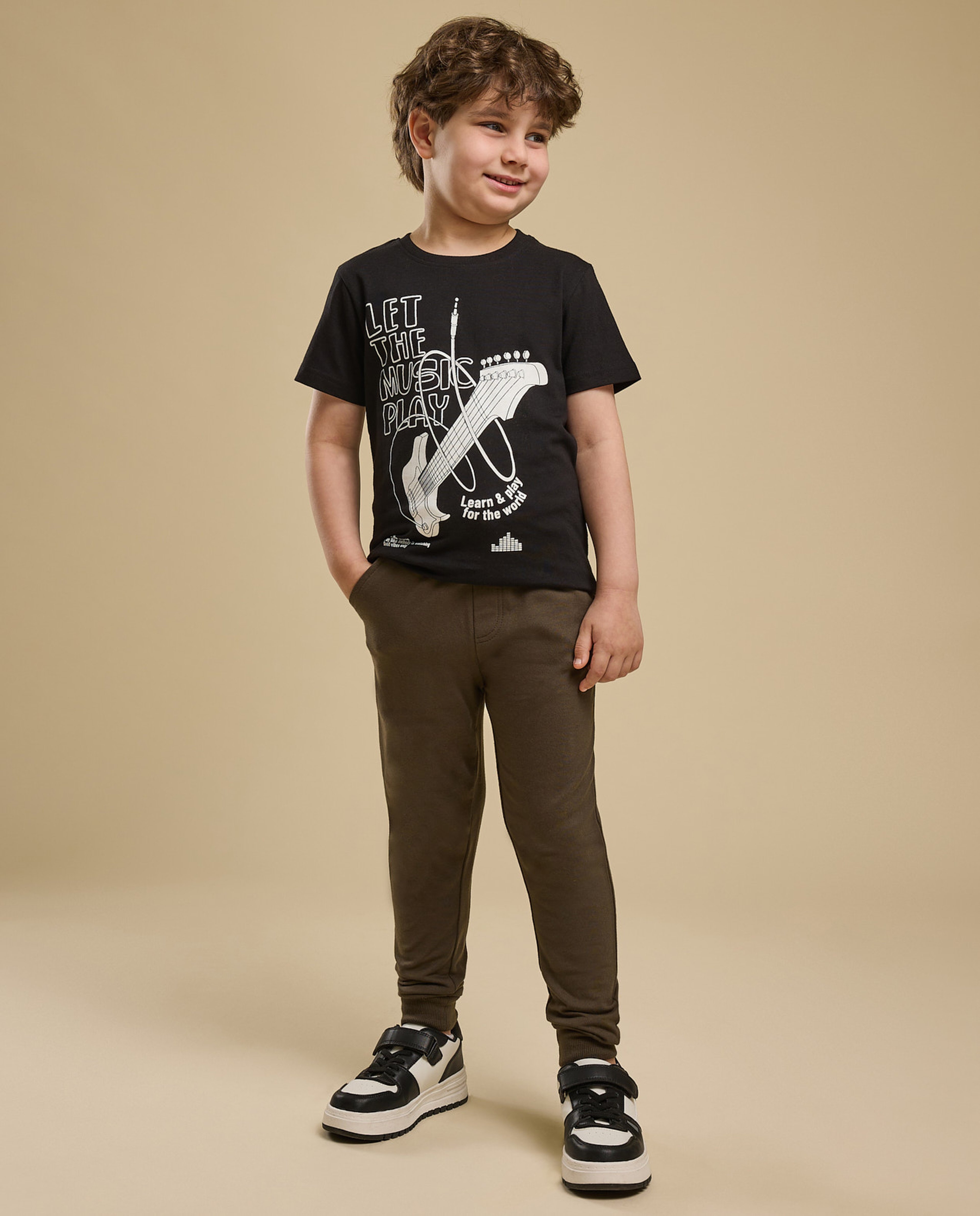 Graphic Print T-Shirt with Crew Neck and Short Sleeves