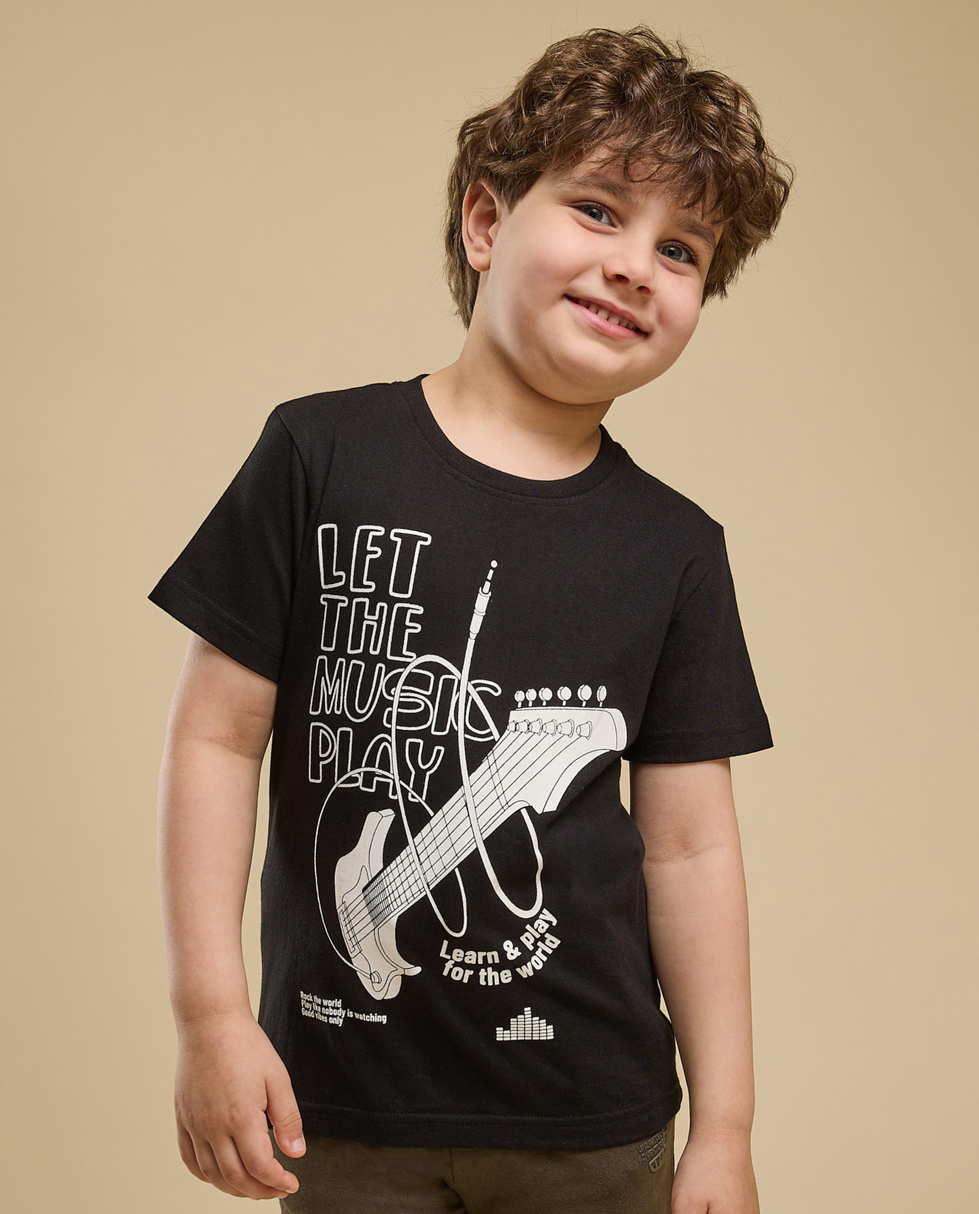 Graphic Print T-Shirt with Crew Neck and Short Sleeves