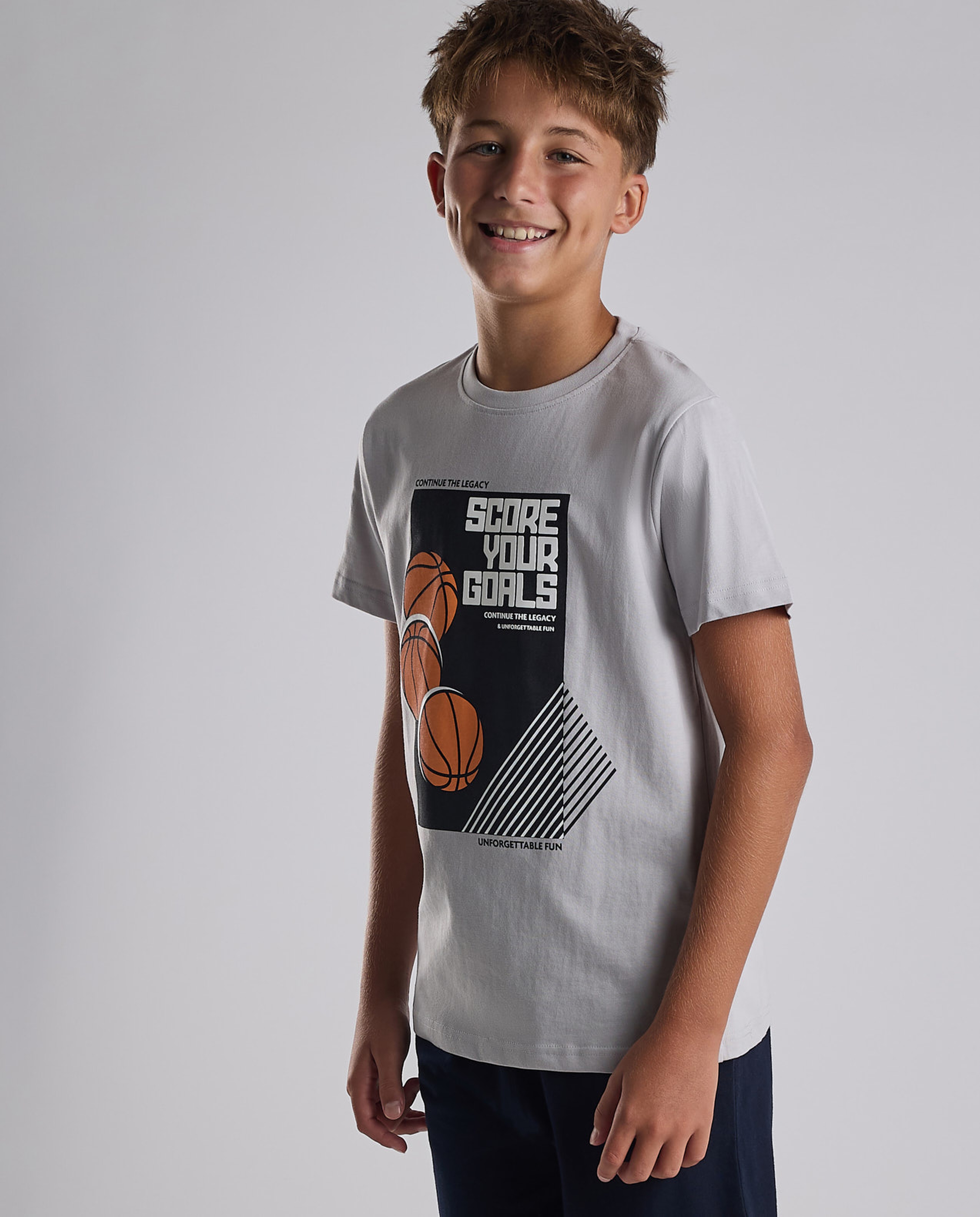 Graphic Print T-Shirt with Crew Neck and Short Sleeves