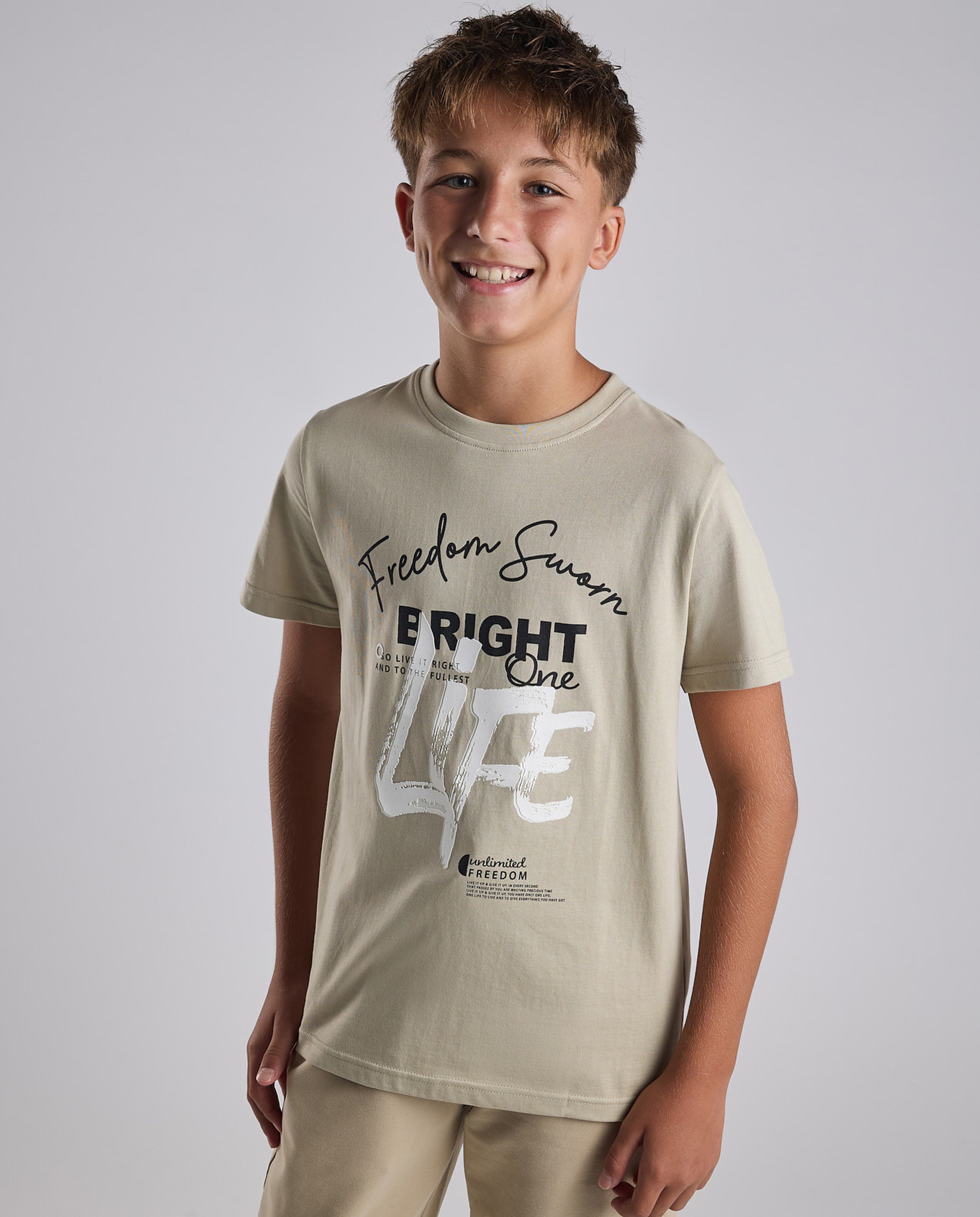 Graphic Print T-Shirt with Crew Neck and Short Sleeves