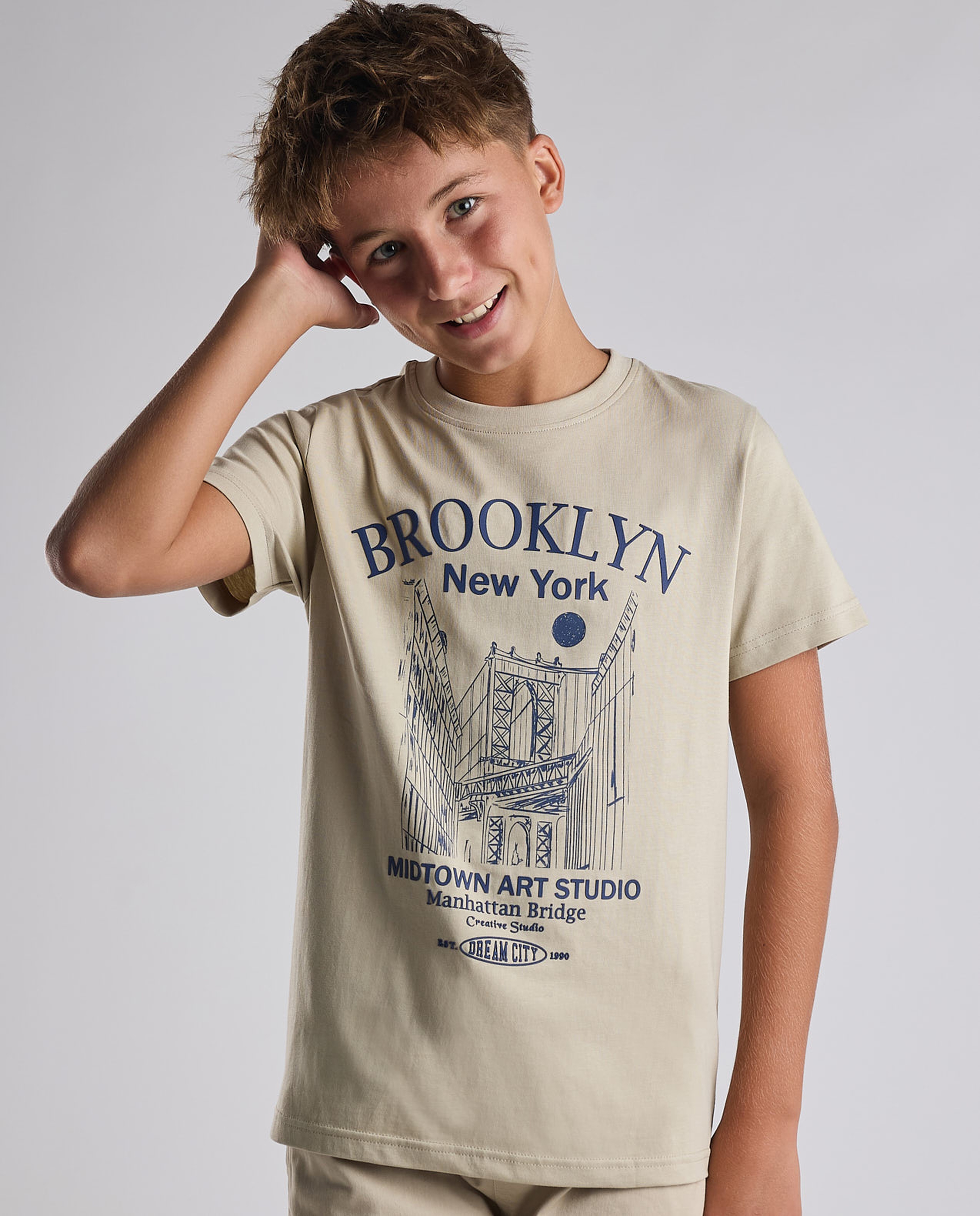 Graphic Print T-Shirt with Crew Neck and Short Sleeves