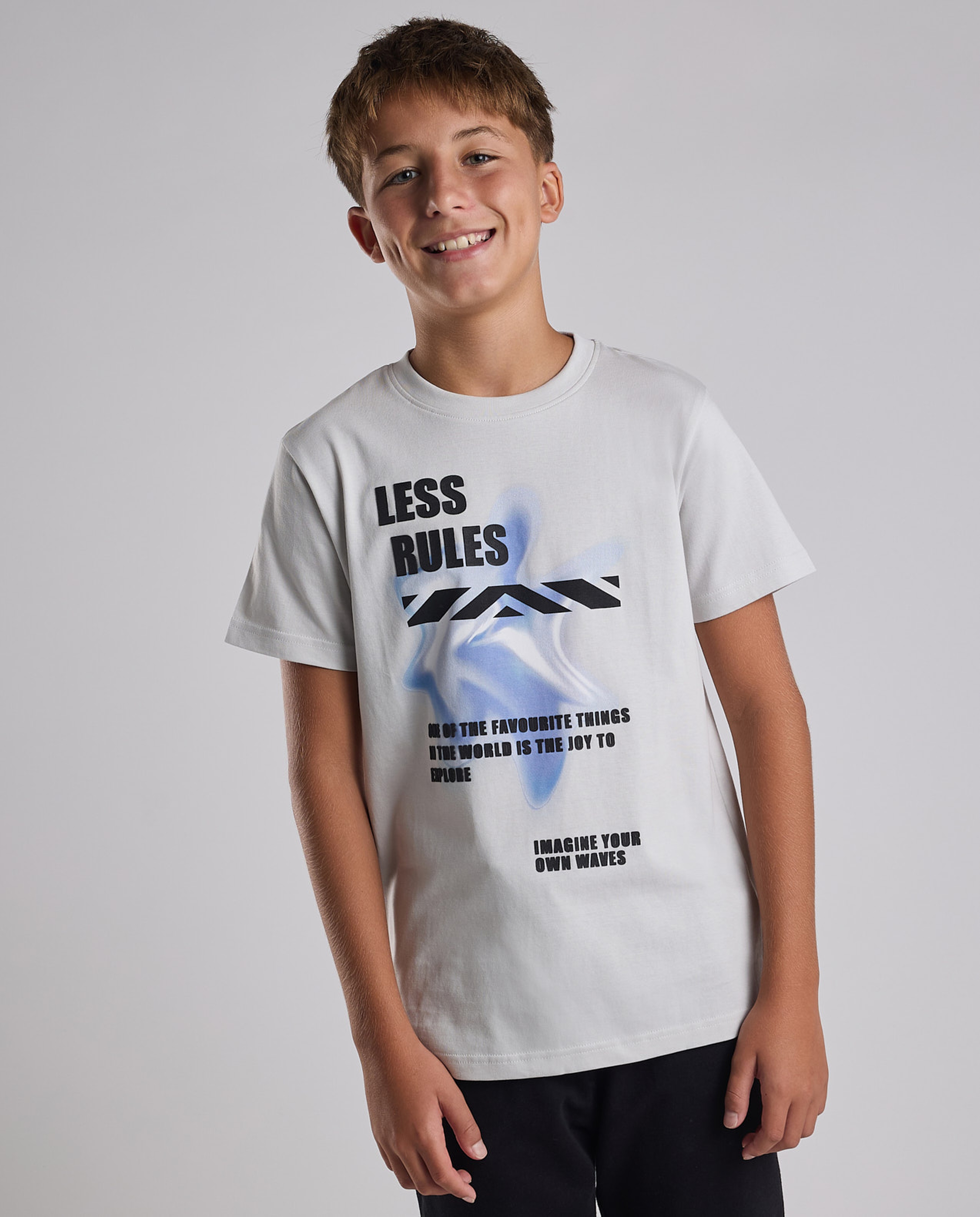 Graphic Print T-Shirt with Crew Neck and Short Sleeves