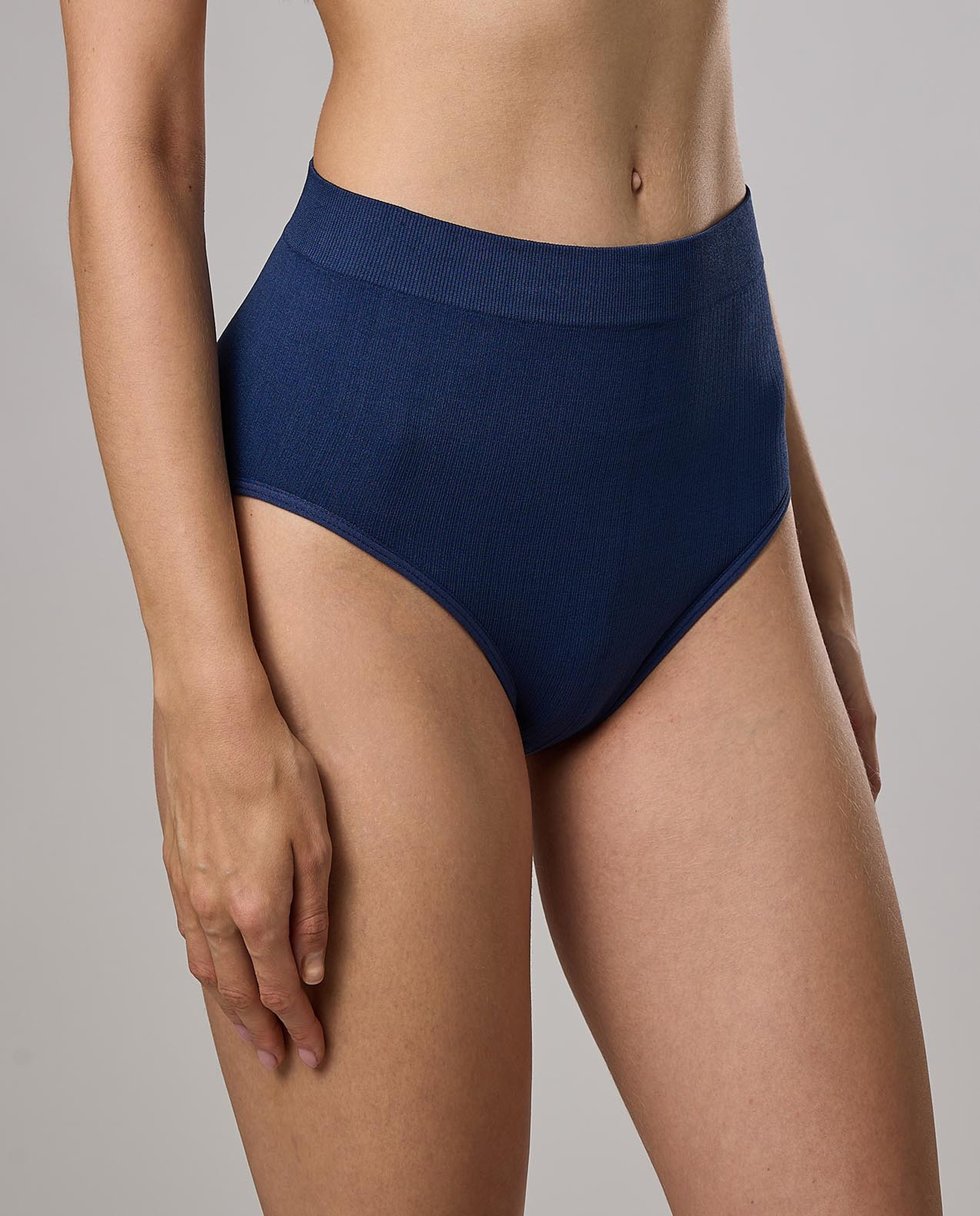 3 Solid Hipster Briefs