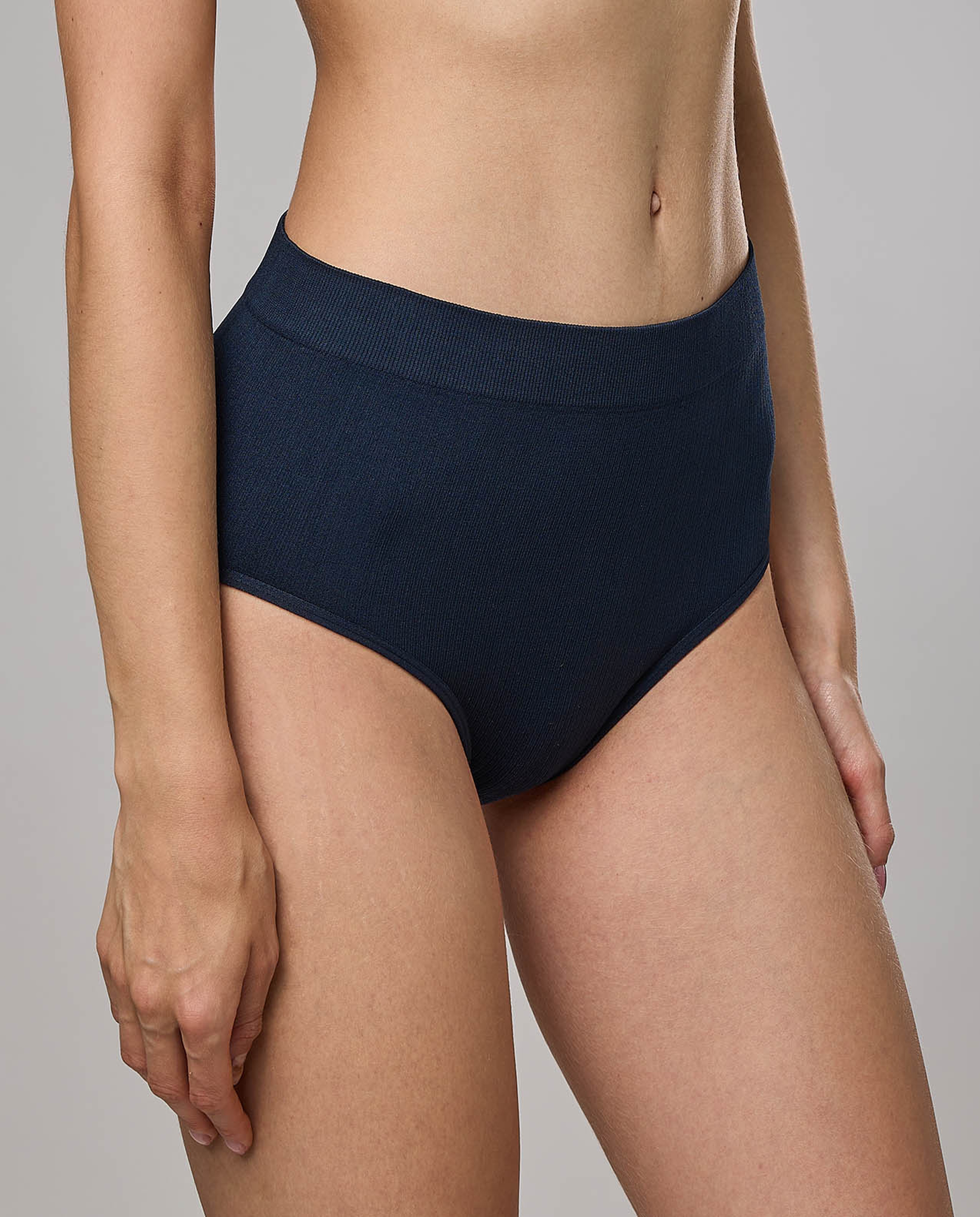 3 Solid Hipster Briefs