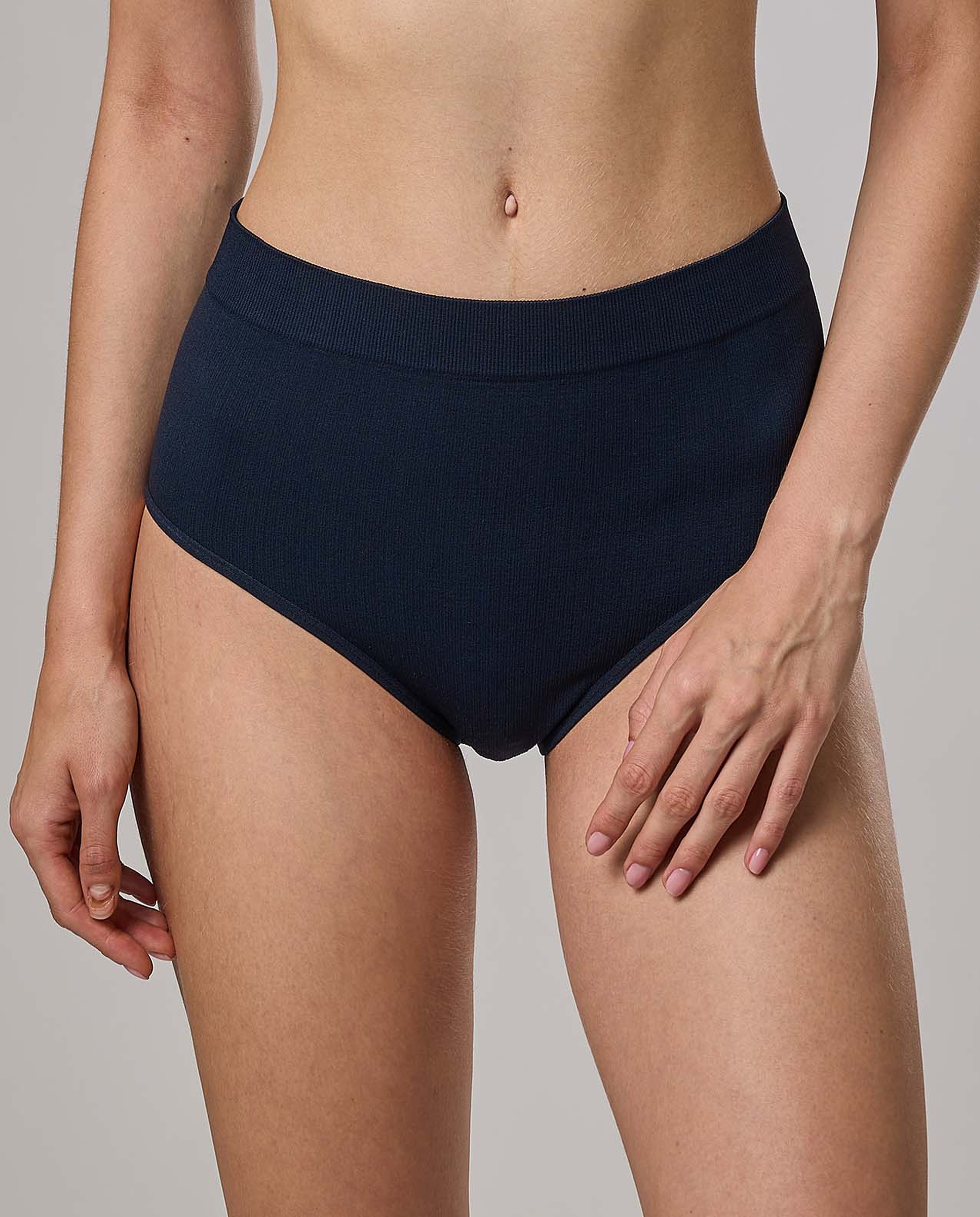 3 Solid Hipster Briefs