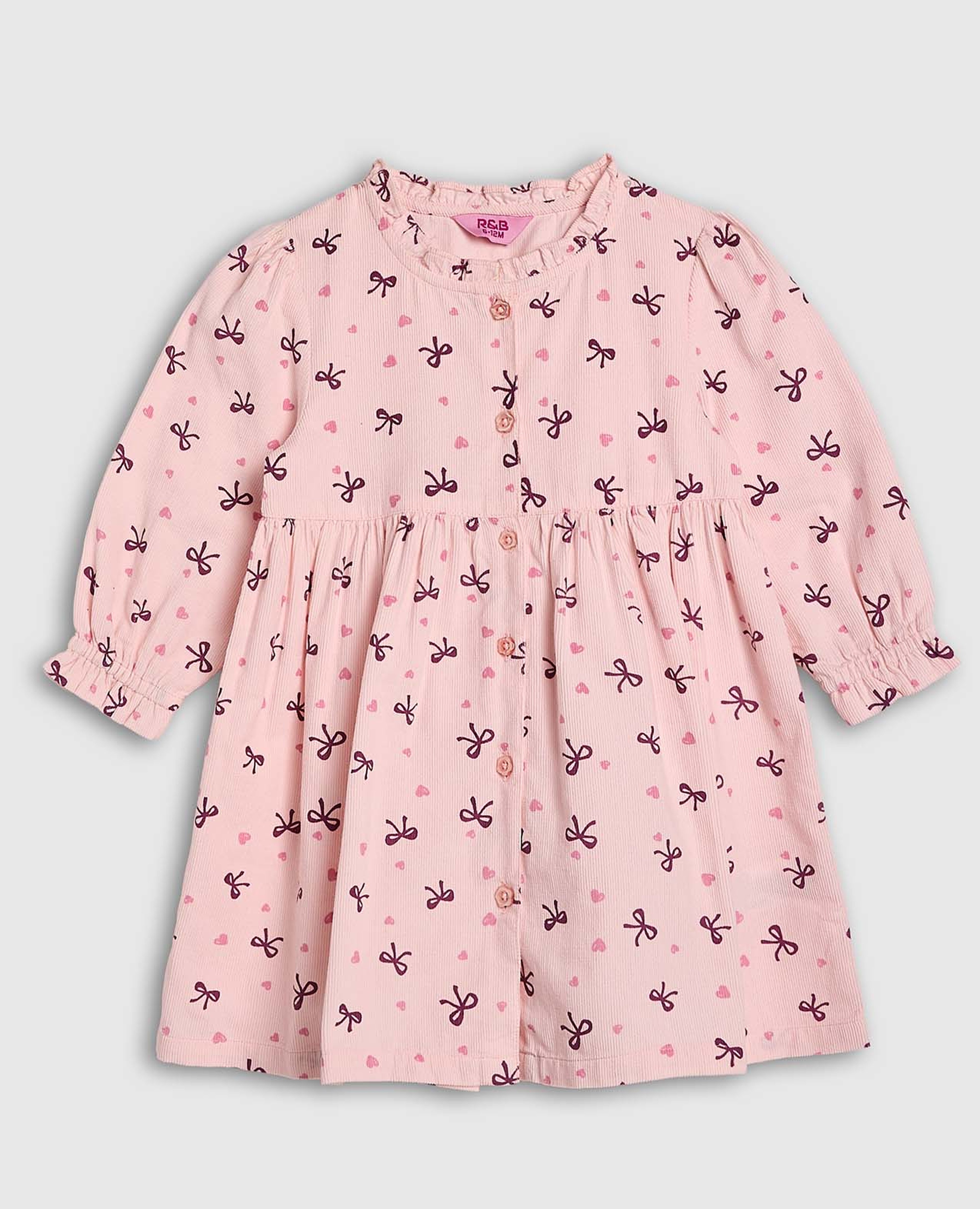 فستان واسع بطبعة وياقة دائرية وأكمام طويلة