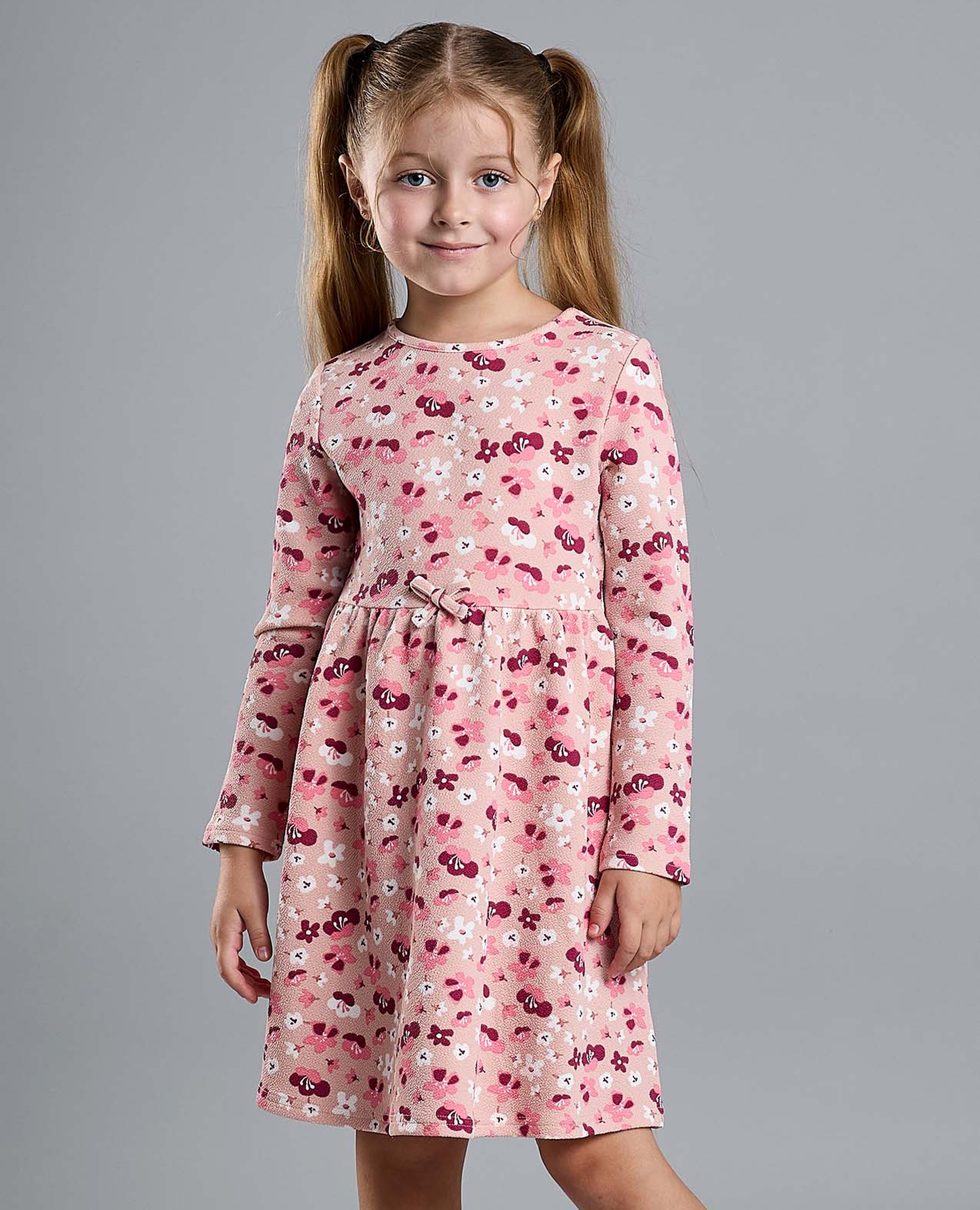 فستان واسع بطبعة وأكمام منفوشة