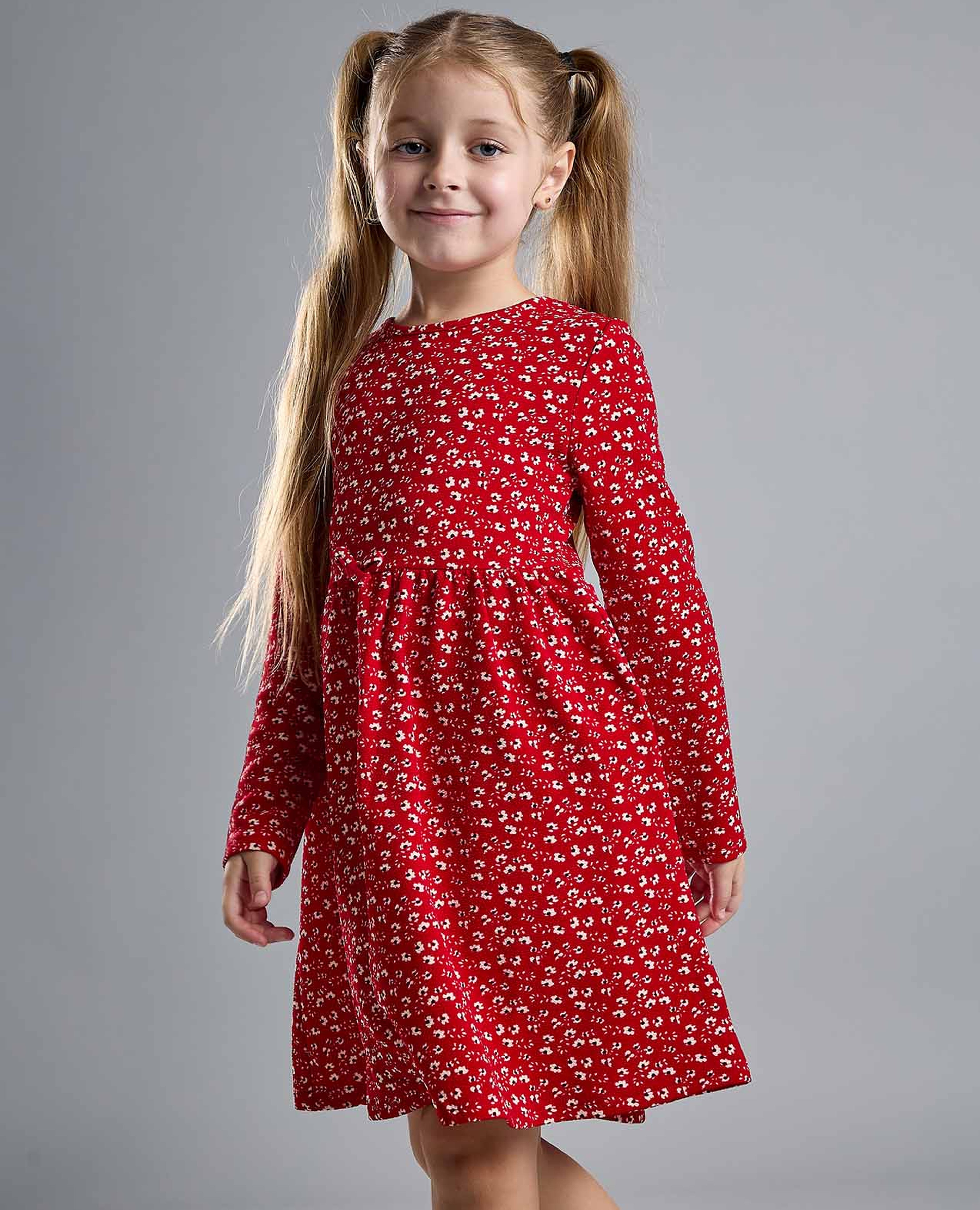 فستان واسع بطبعة وأكمام منفوشة