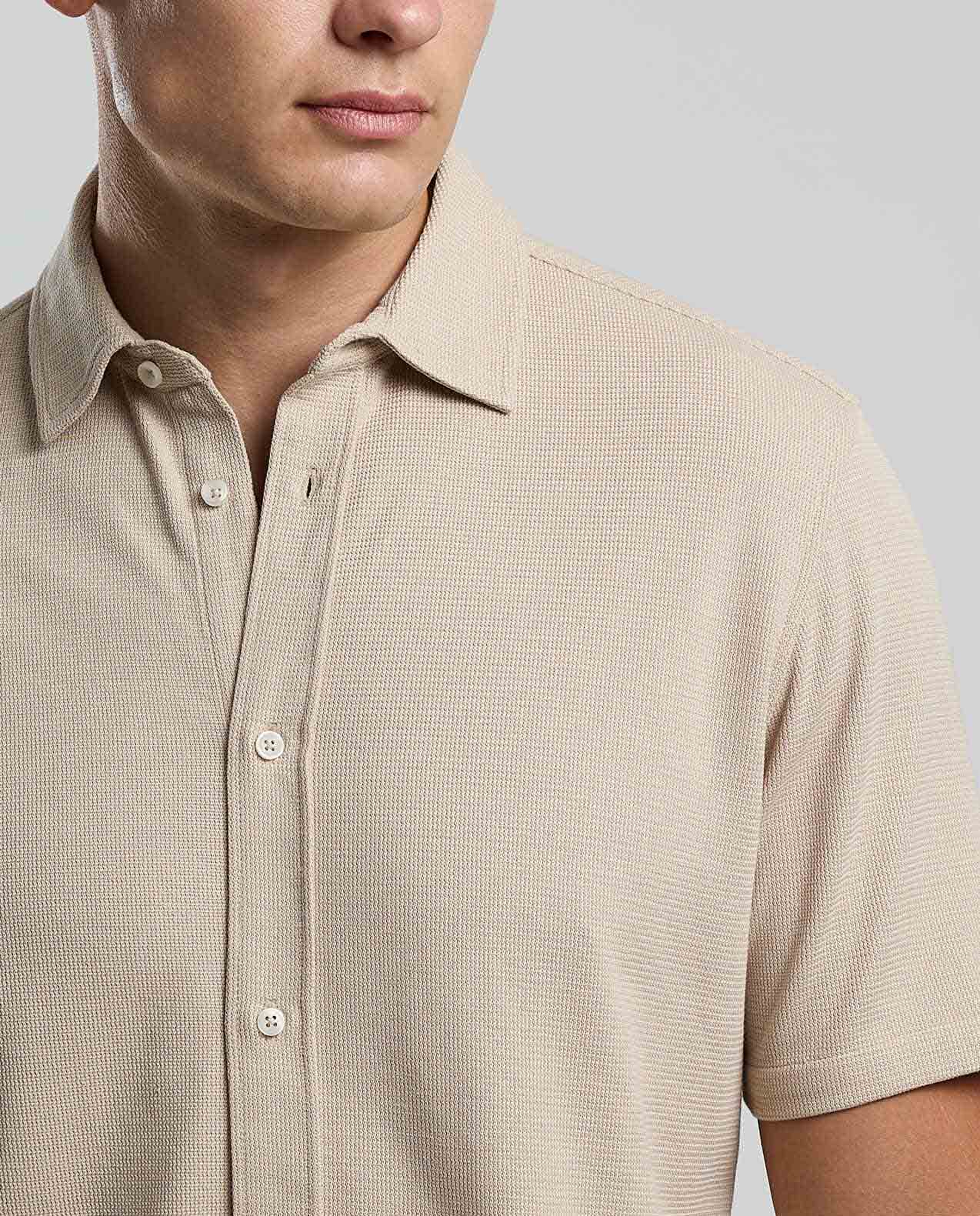 Solid Shirt with Classic Collar and Short Sleeves
