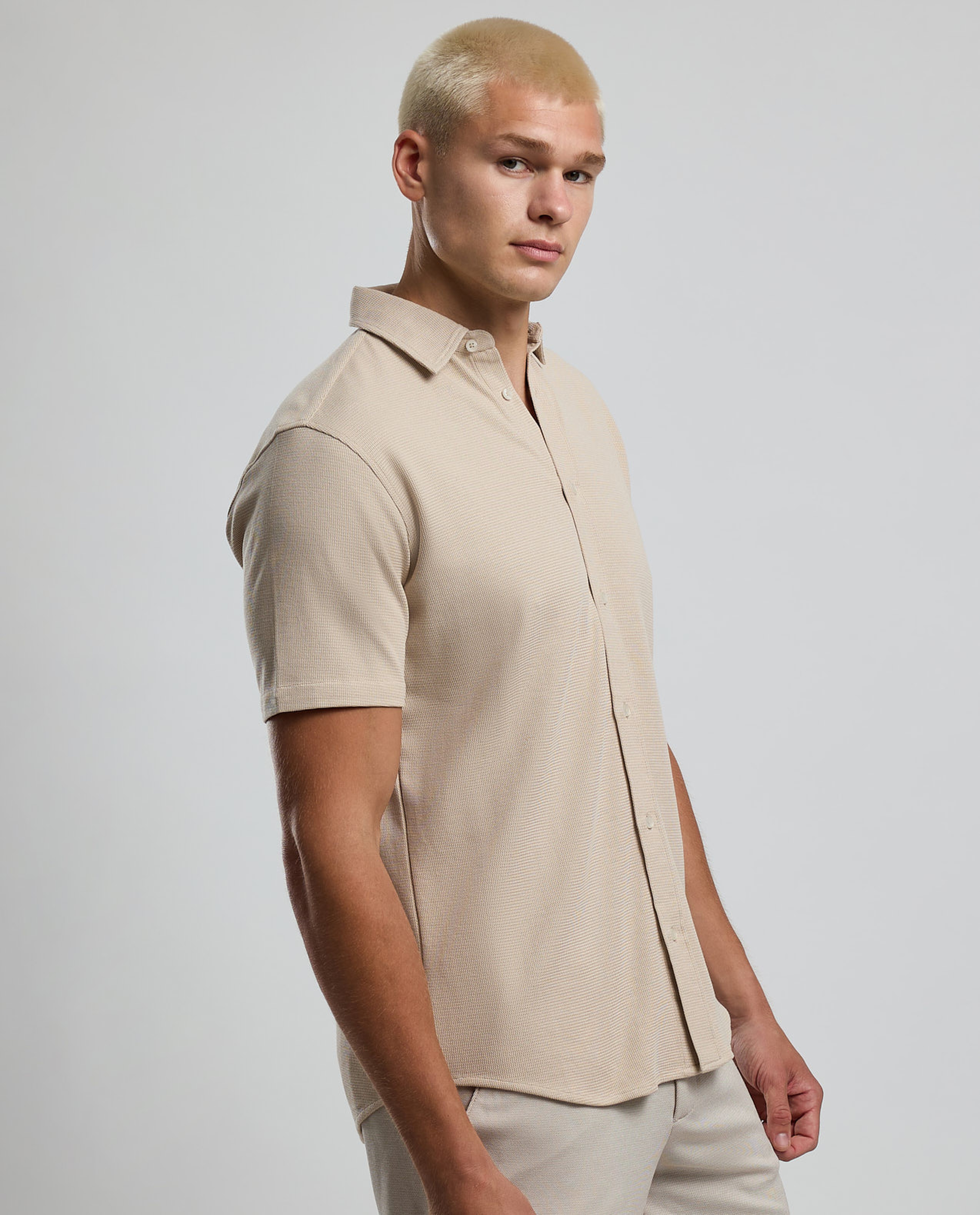 Solid Shirt with Classic Collar and Short Sleeves