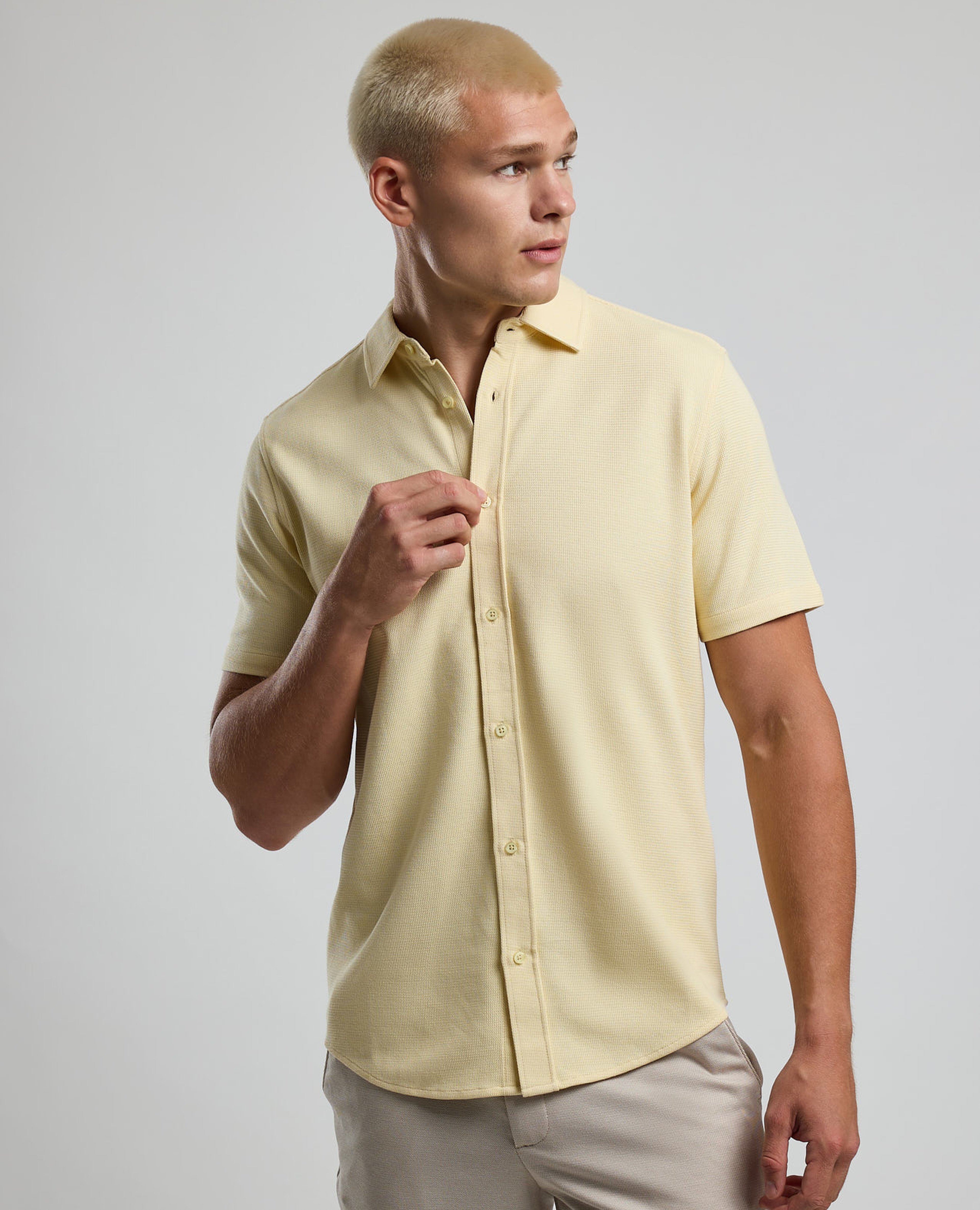 Solid Shirt with Classic Collar and Short Sleeves