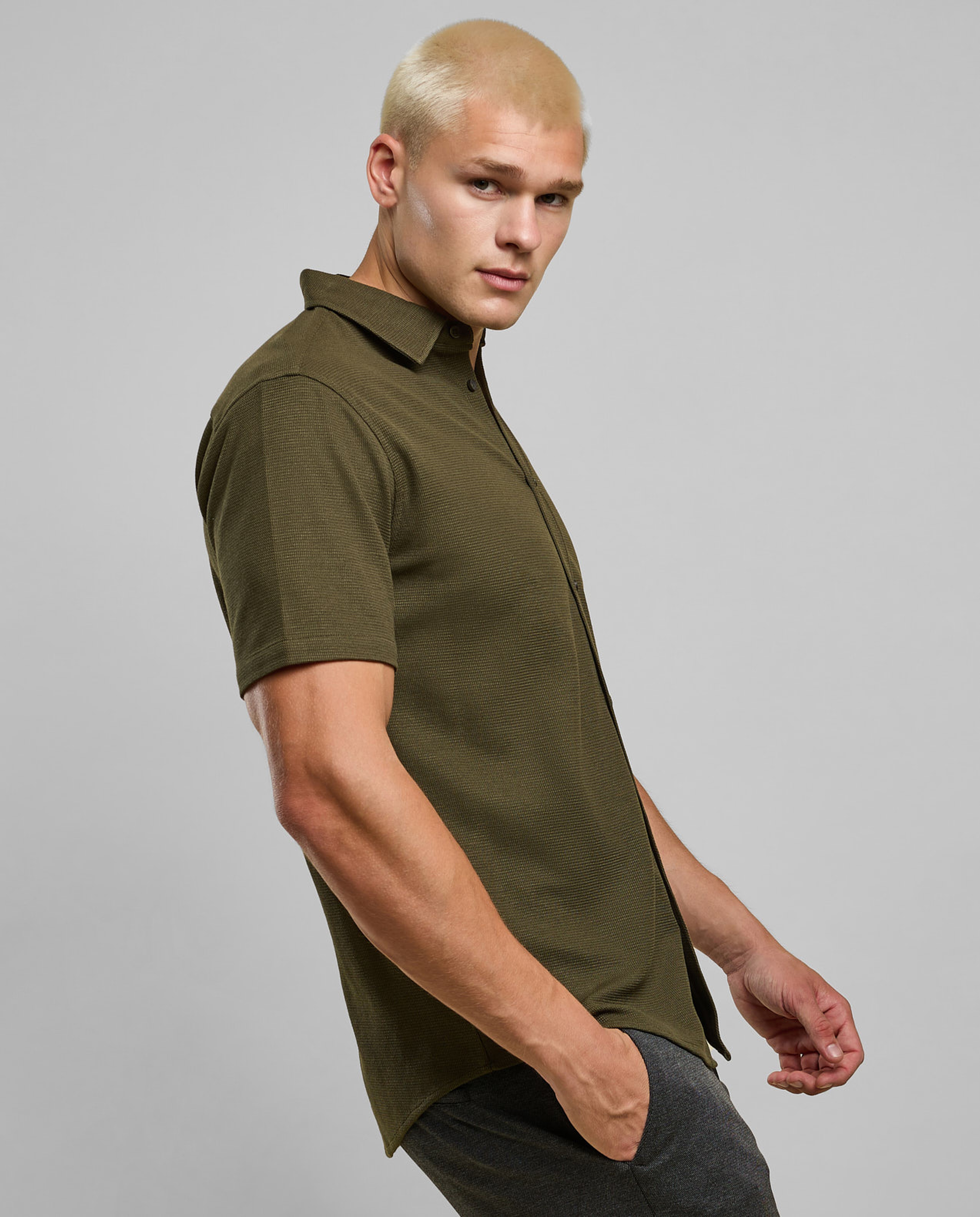 Solid Shirt with Classic Collar and Short Sleeves