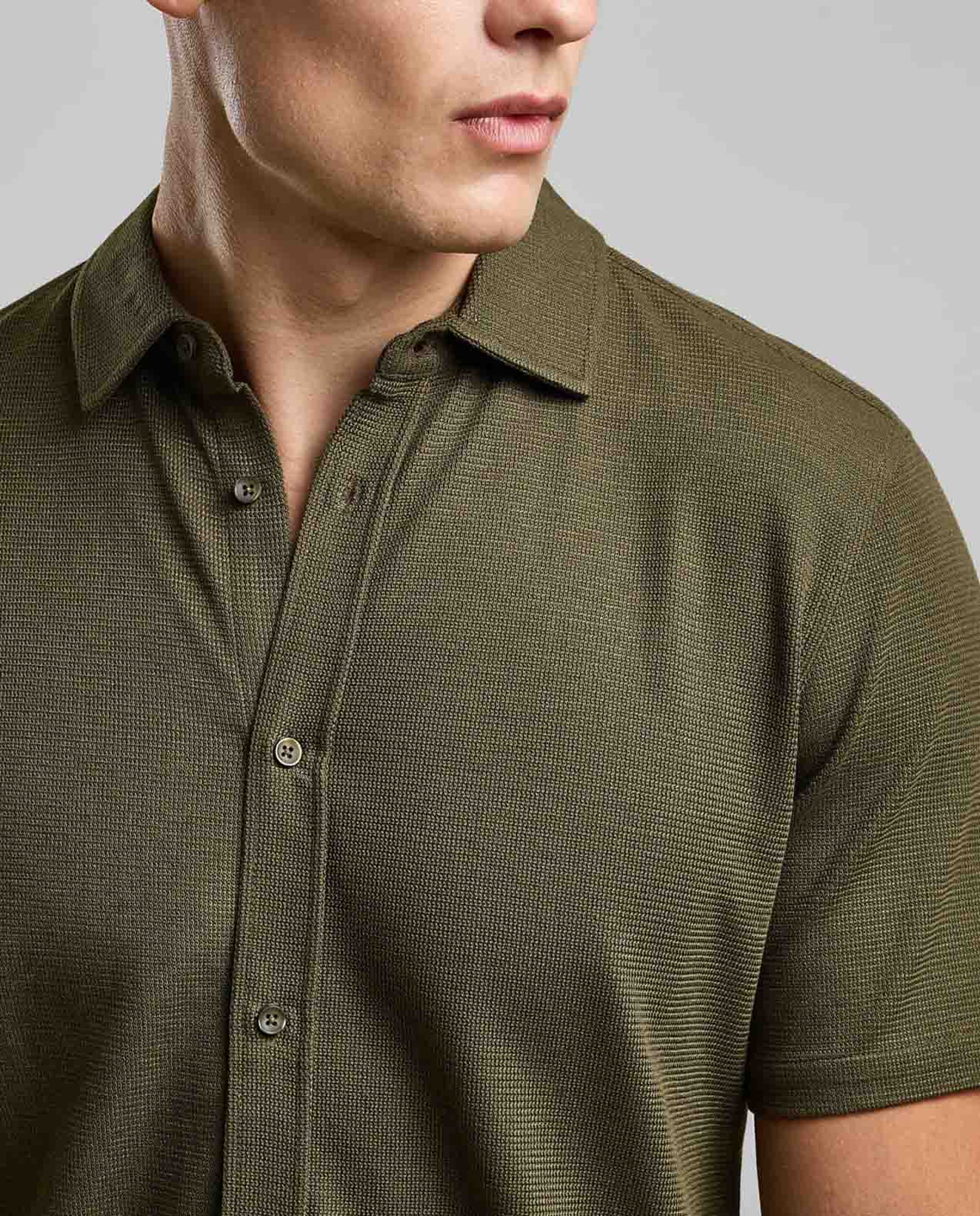 Solid Shirt with Classic Collar and Short Sleeves