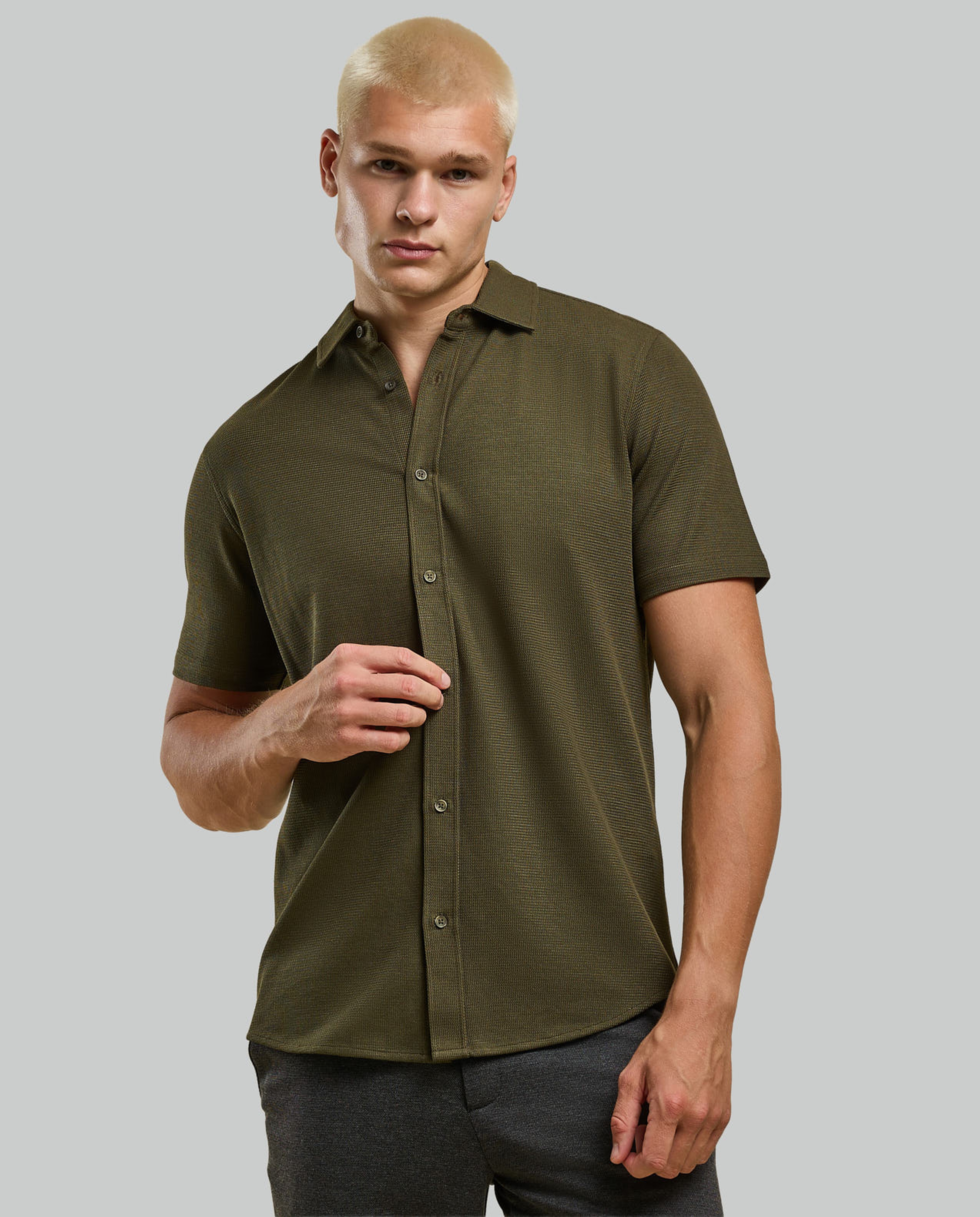 Solid Shirt with Classic Collar and Short Sleeves