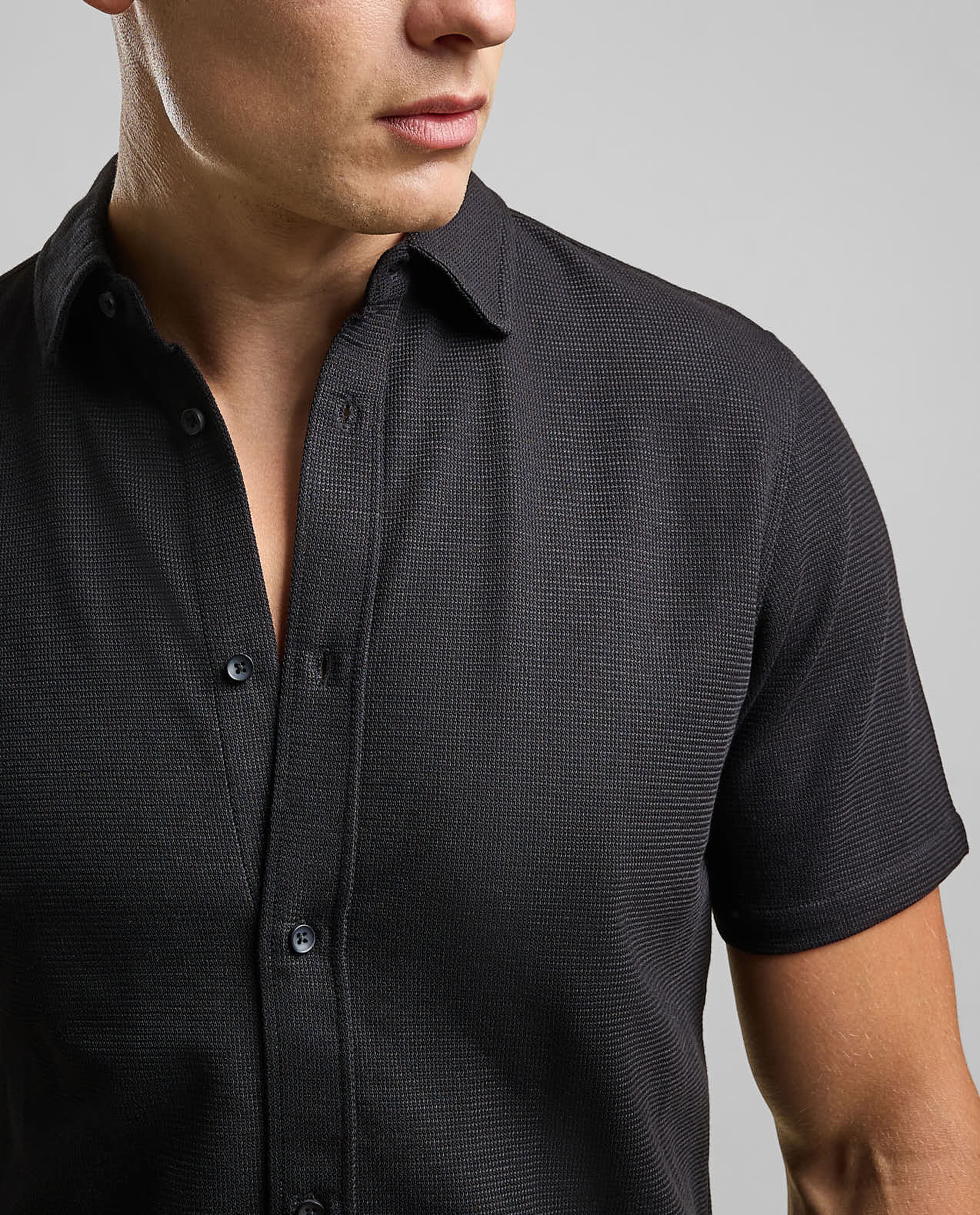 Solid Shirt with Classic Collar and Short Sleeves