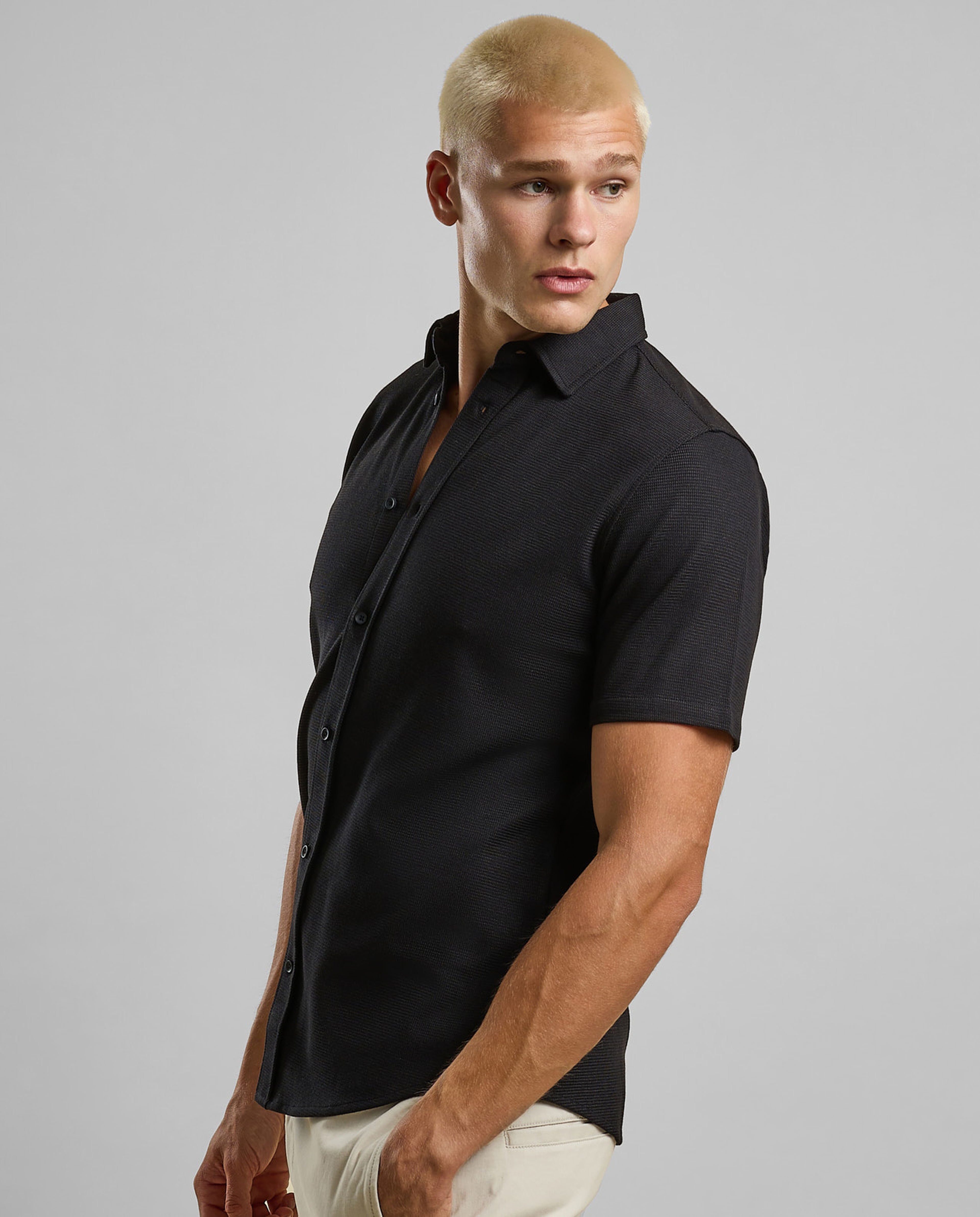 Solid Shirt with Classic Collar and Short Sleeves