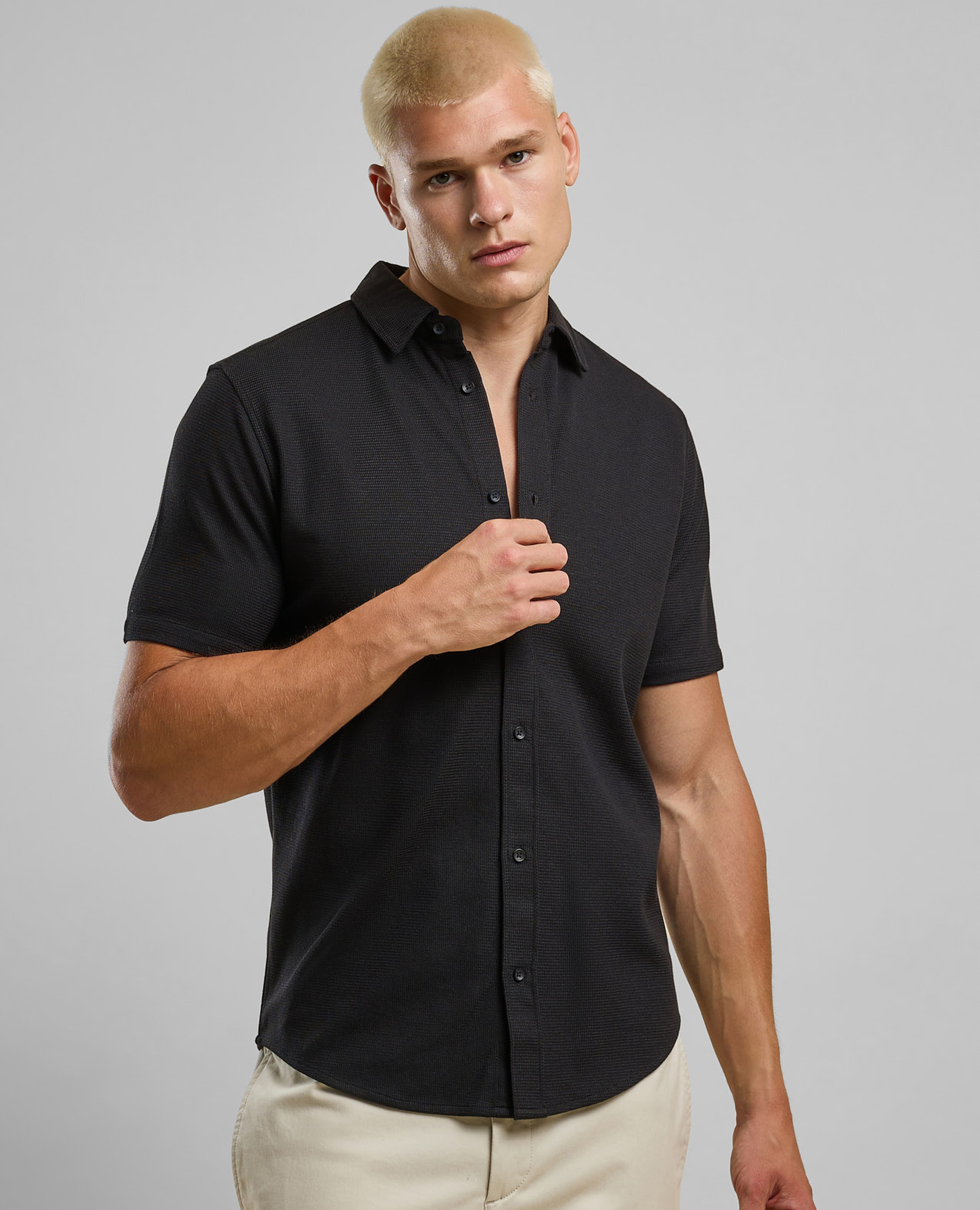 Solid Shirt with Classic Collar and Short Sleeves