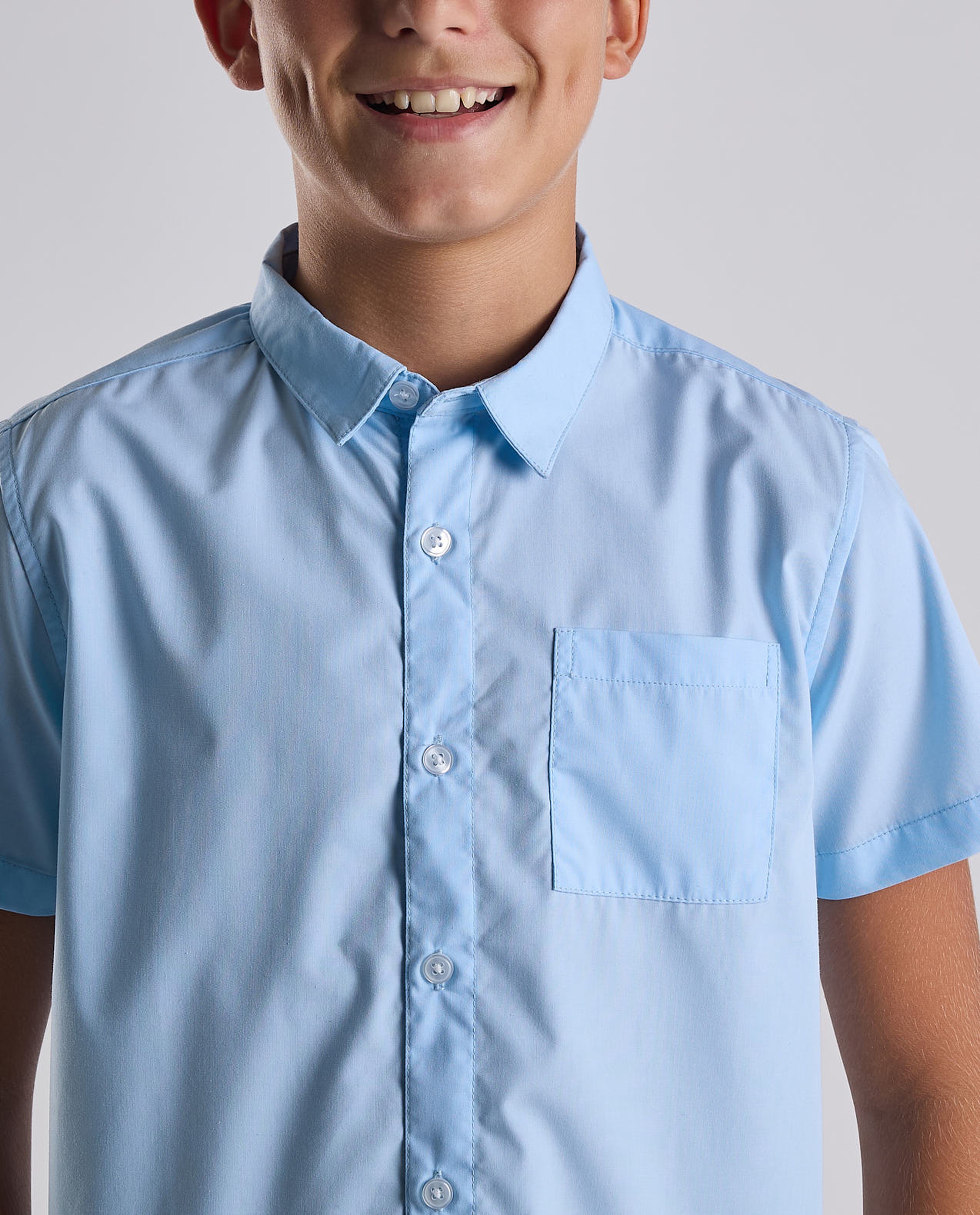Solid Shirt with Classic Collar and Short Sleeves