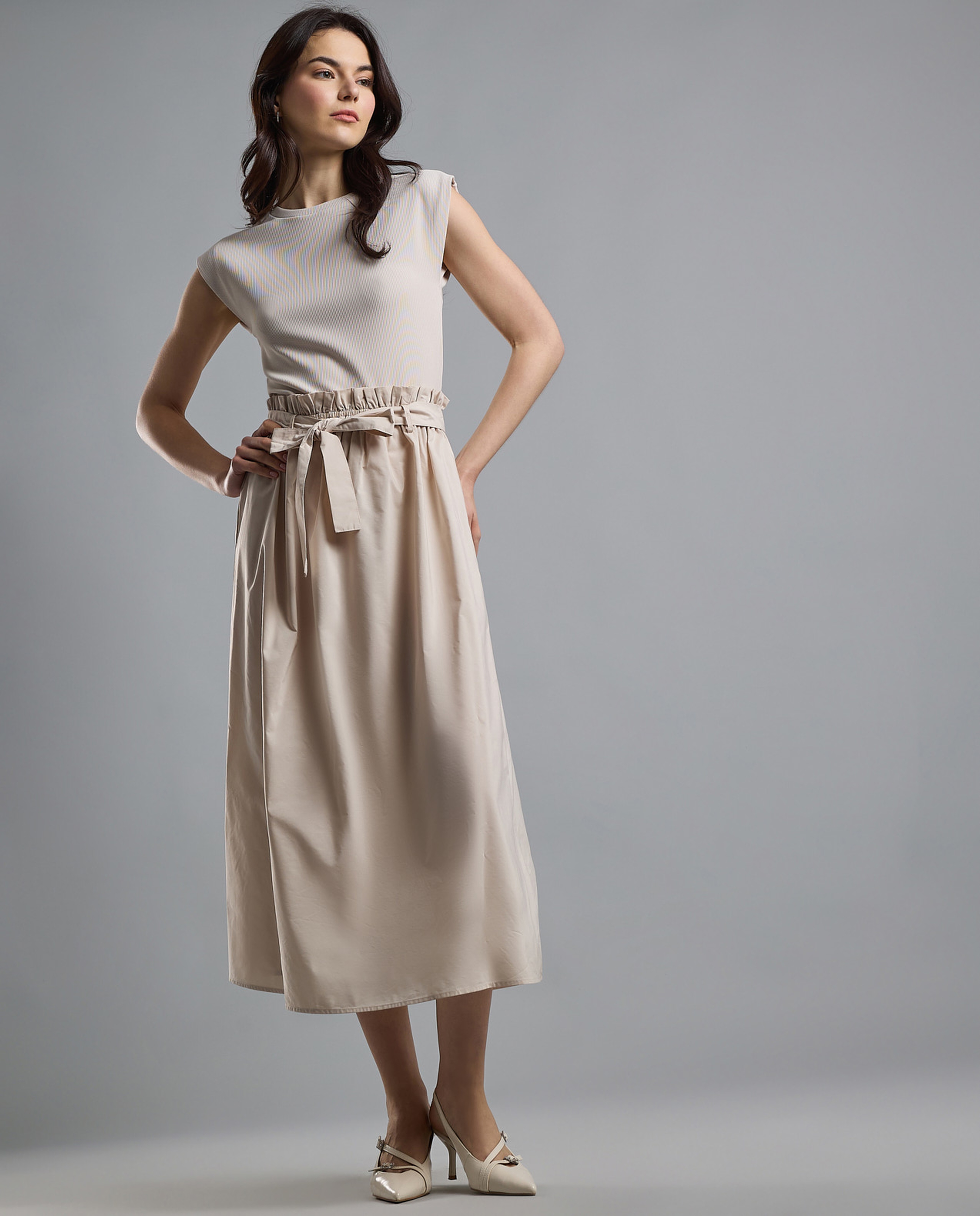 Solid Midi Dress with Crew Neck and Extended Sleeves