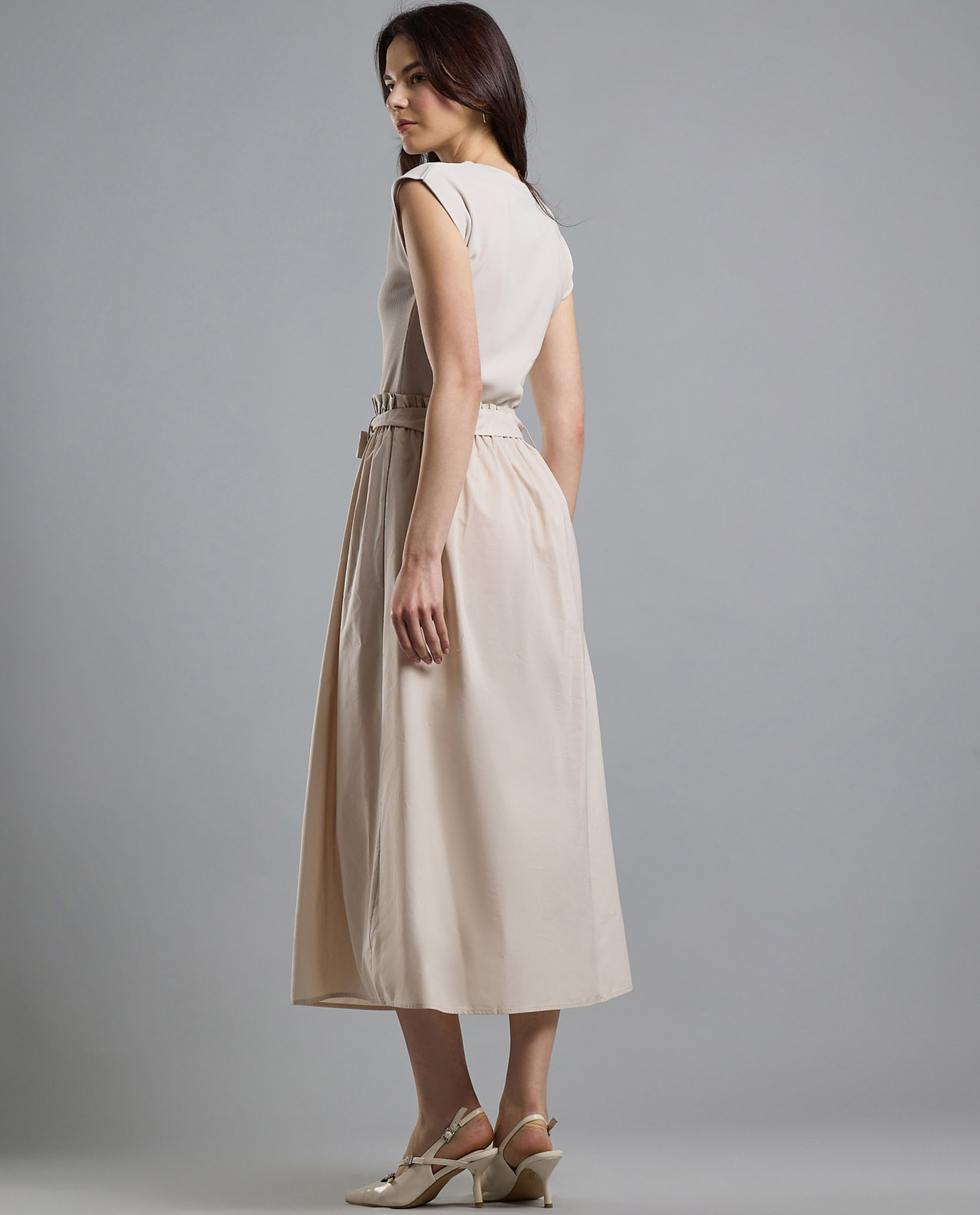 Solid Midi Dress with Crew Neck and Extended Sleeves