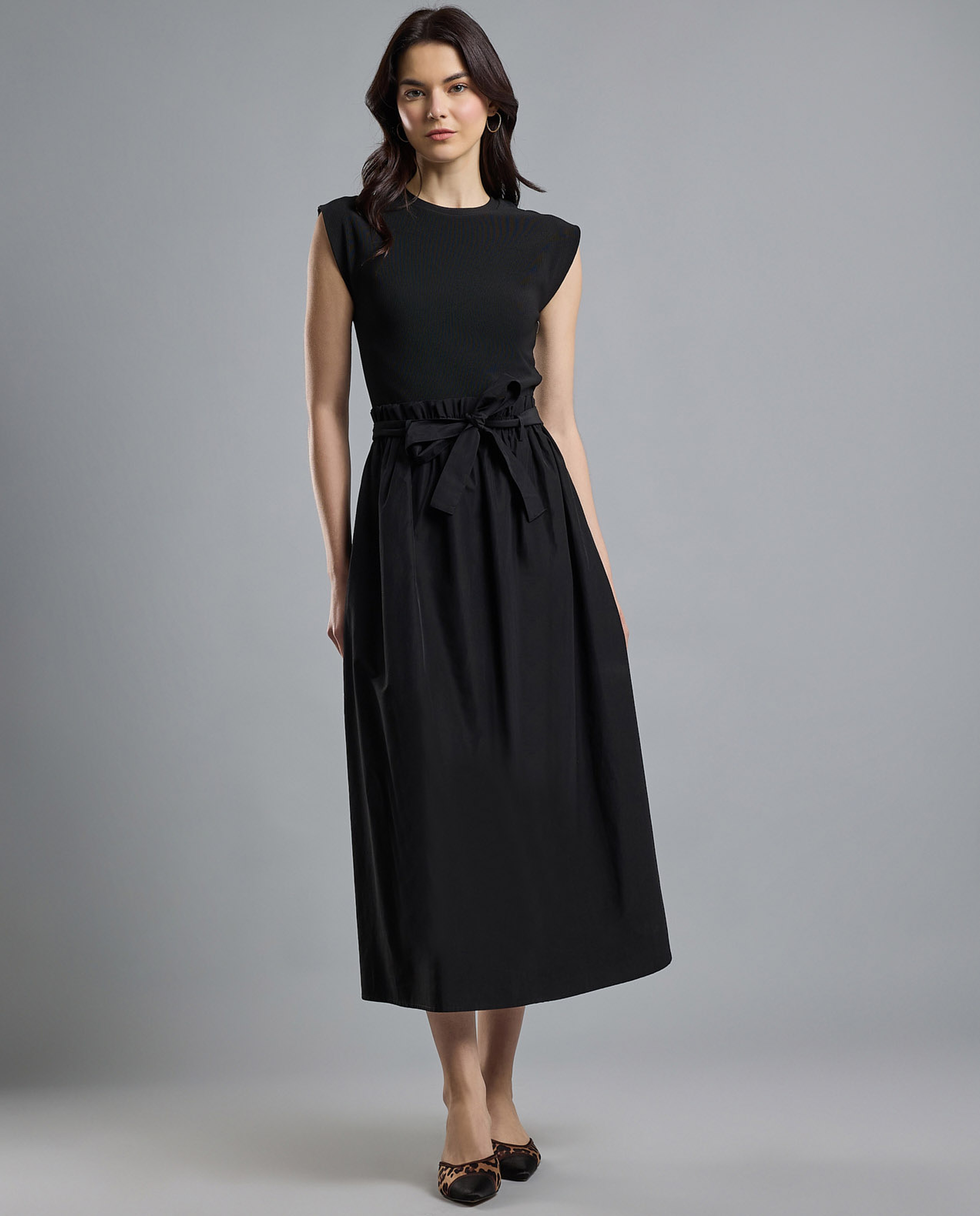 Solid Midi Dress with Crew Neck and Extended Sleeves
