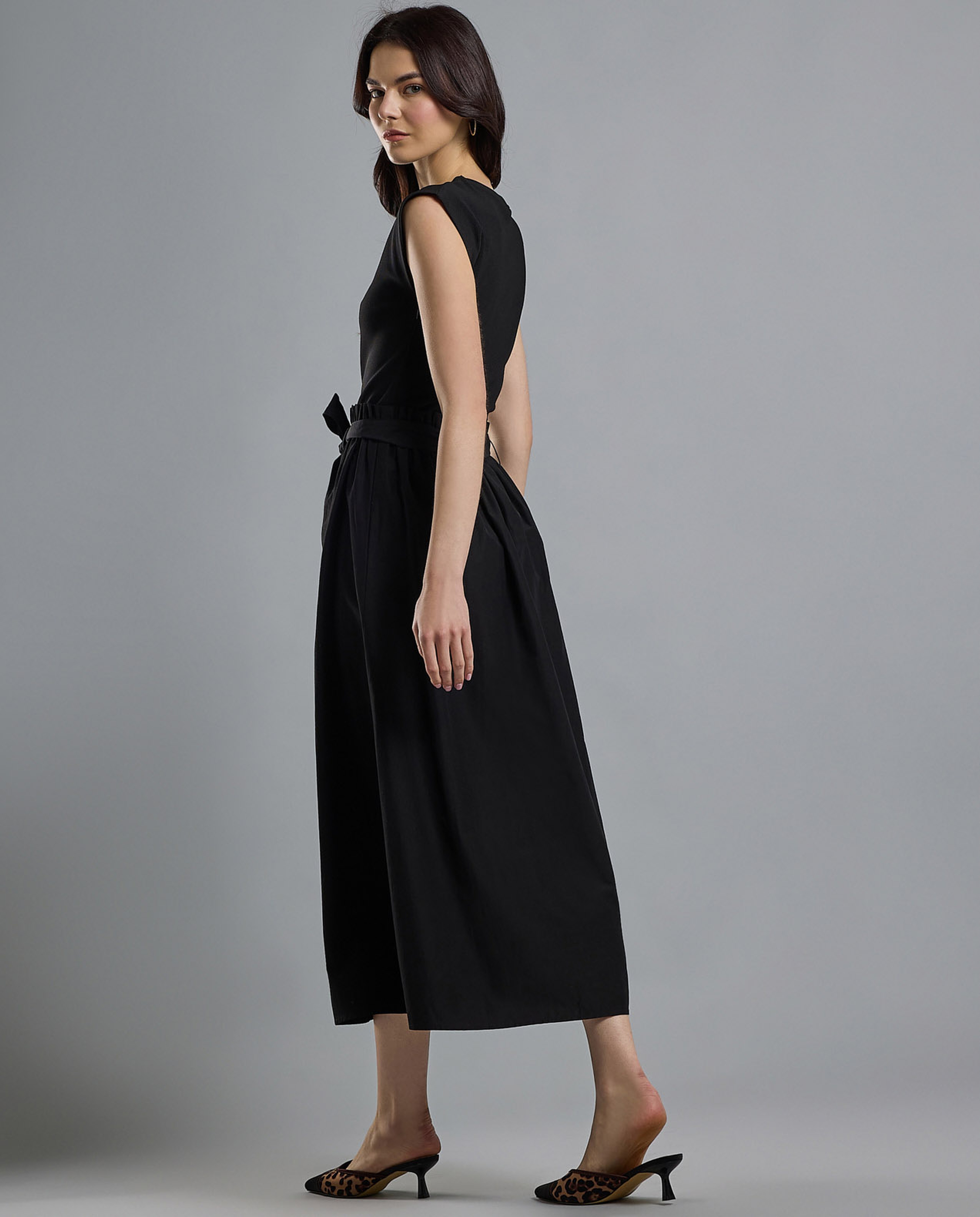 Solid Midi Dress with Crew Neck and Extended Sleeves