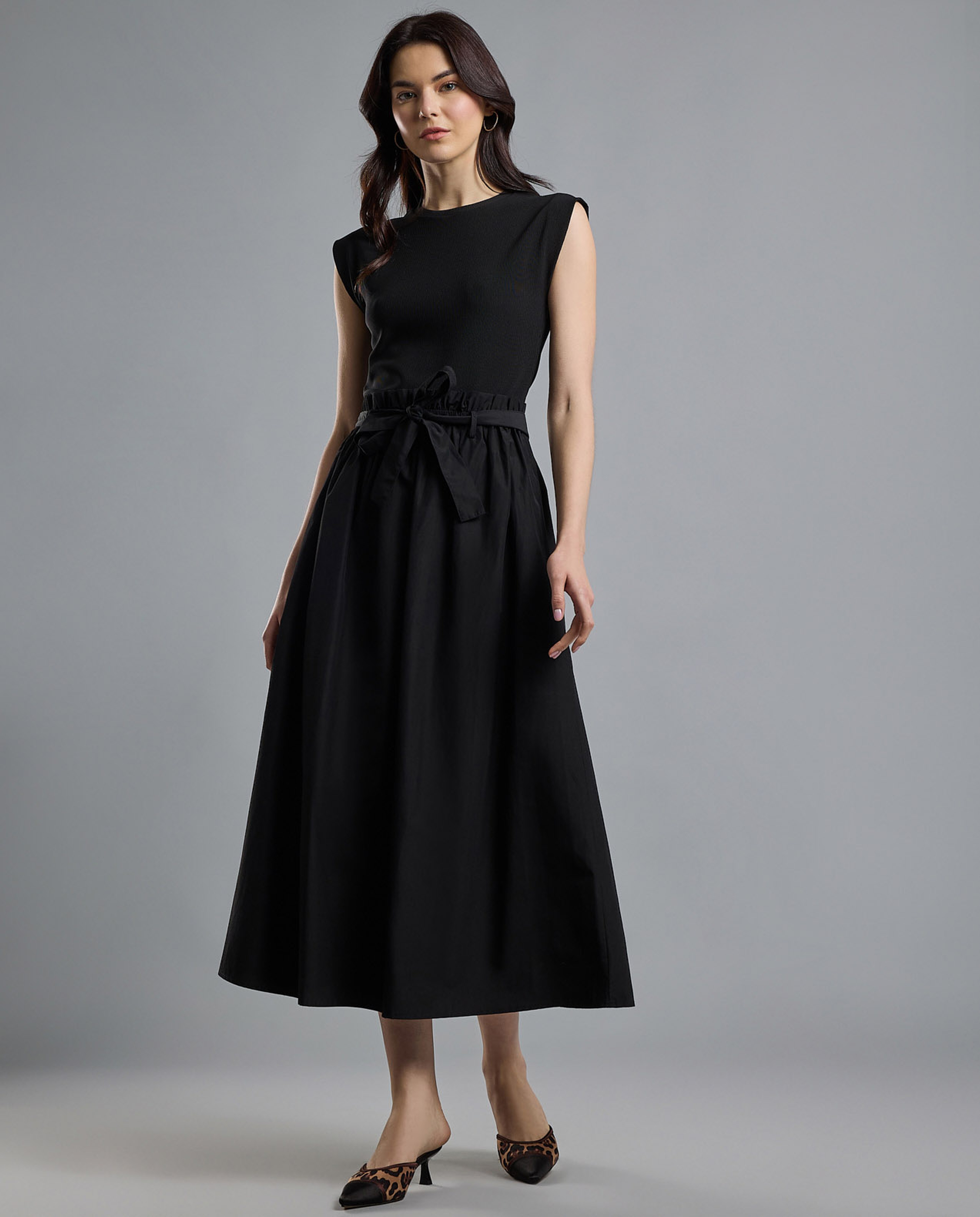 Solid Midi Dress with Crew Neck and Extended Sleeves