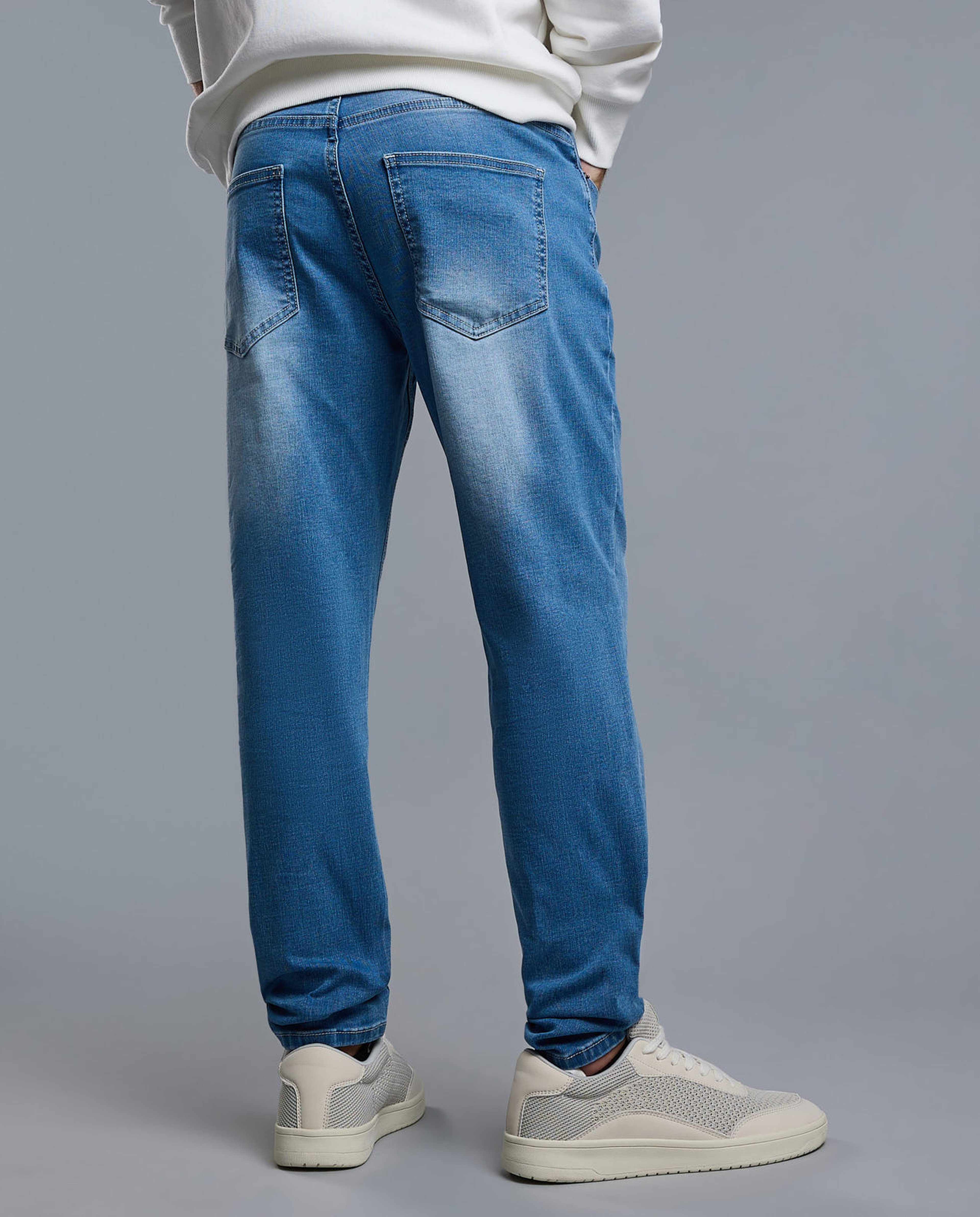 Faded Carrot Fit Jeans with Button Closure