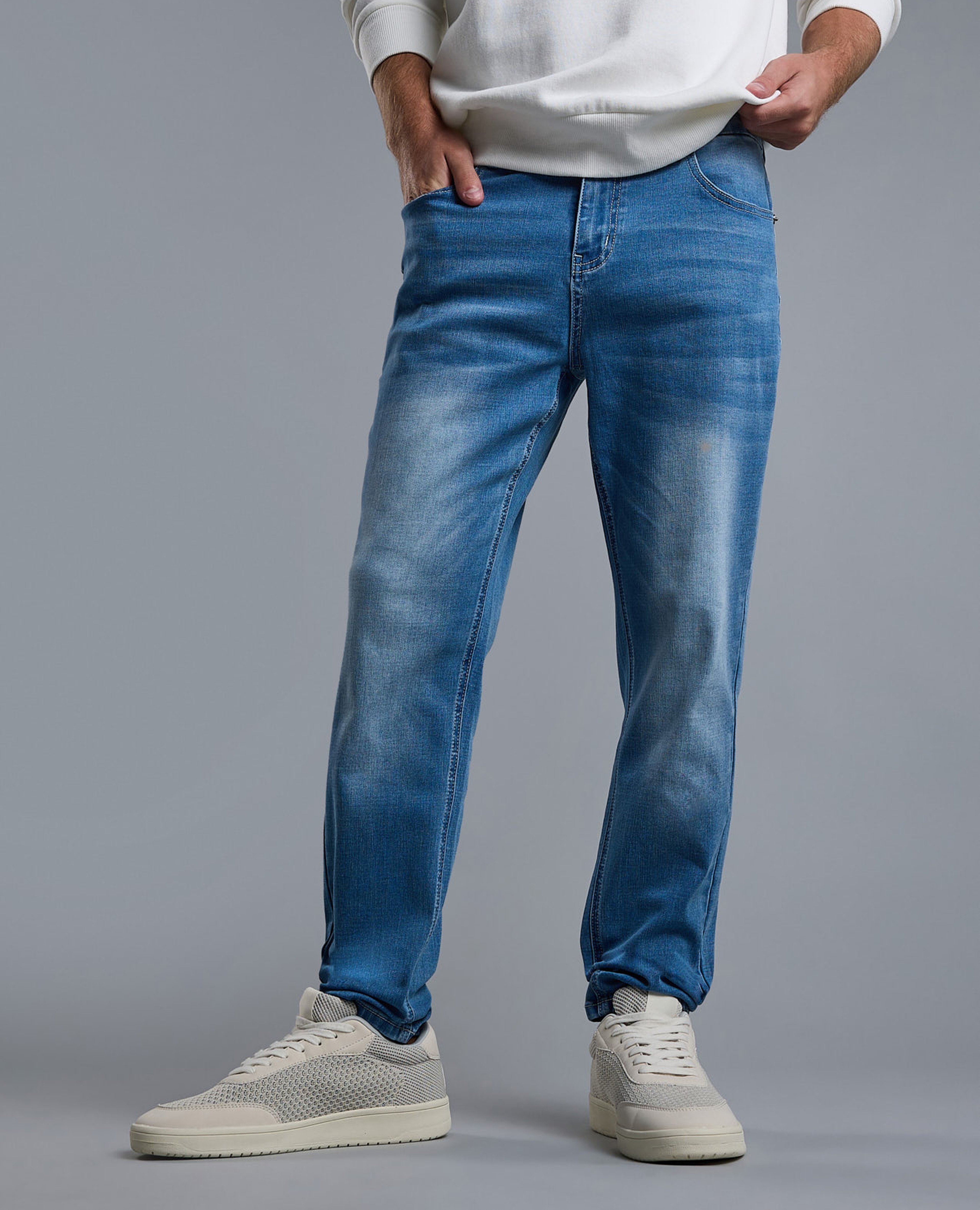 Faded Carrot Fit Jeans with Button Closure