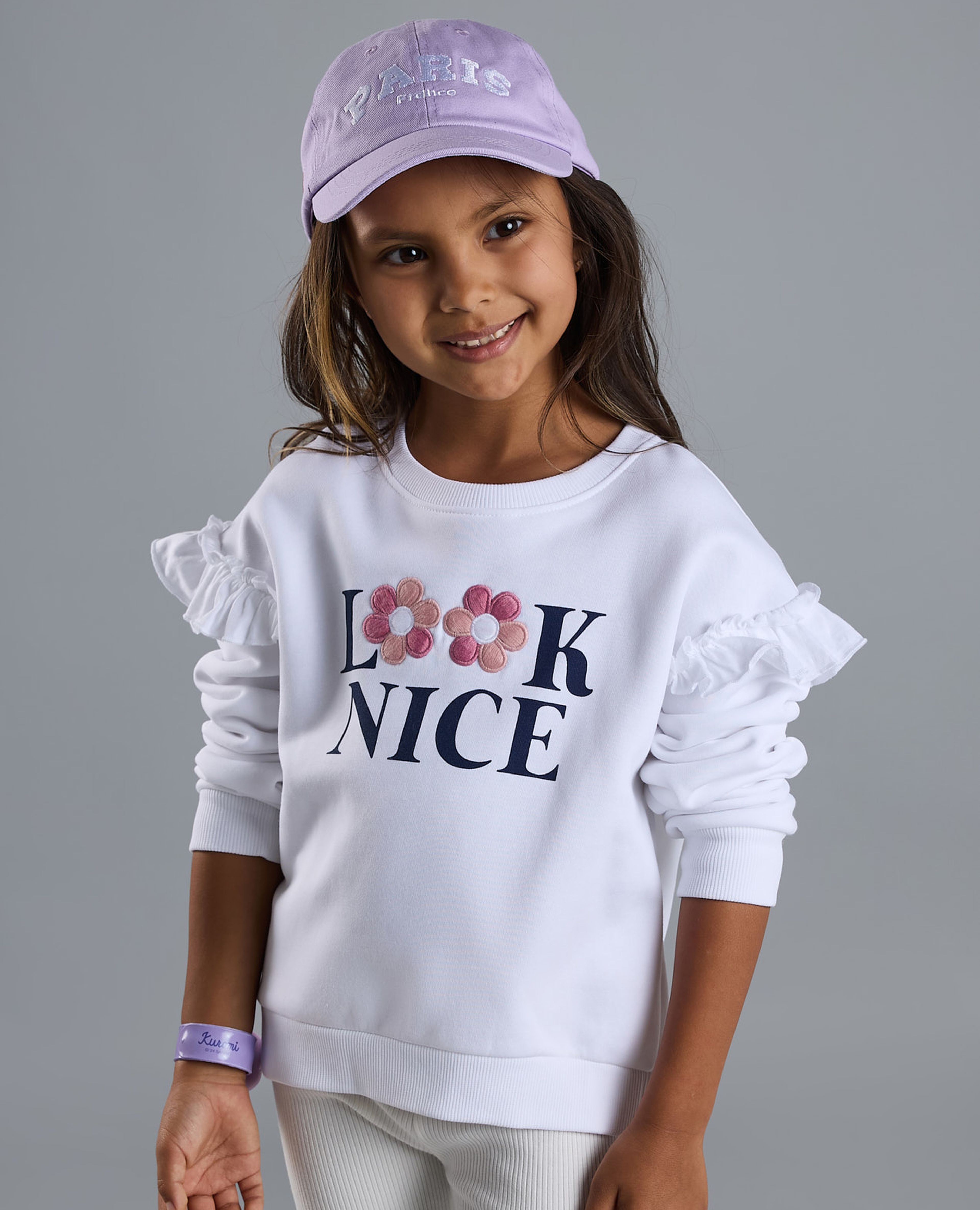 سويتشيرت بطبعة برقبة دائرية وأكمام طويلة