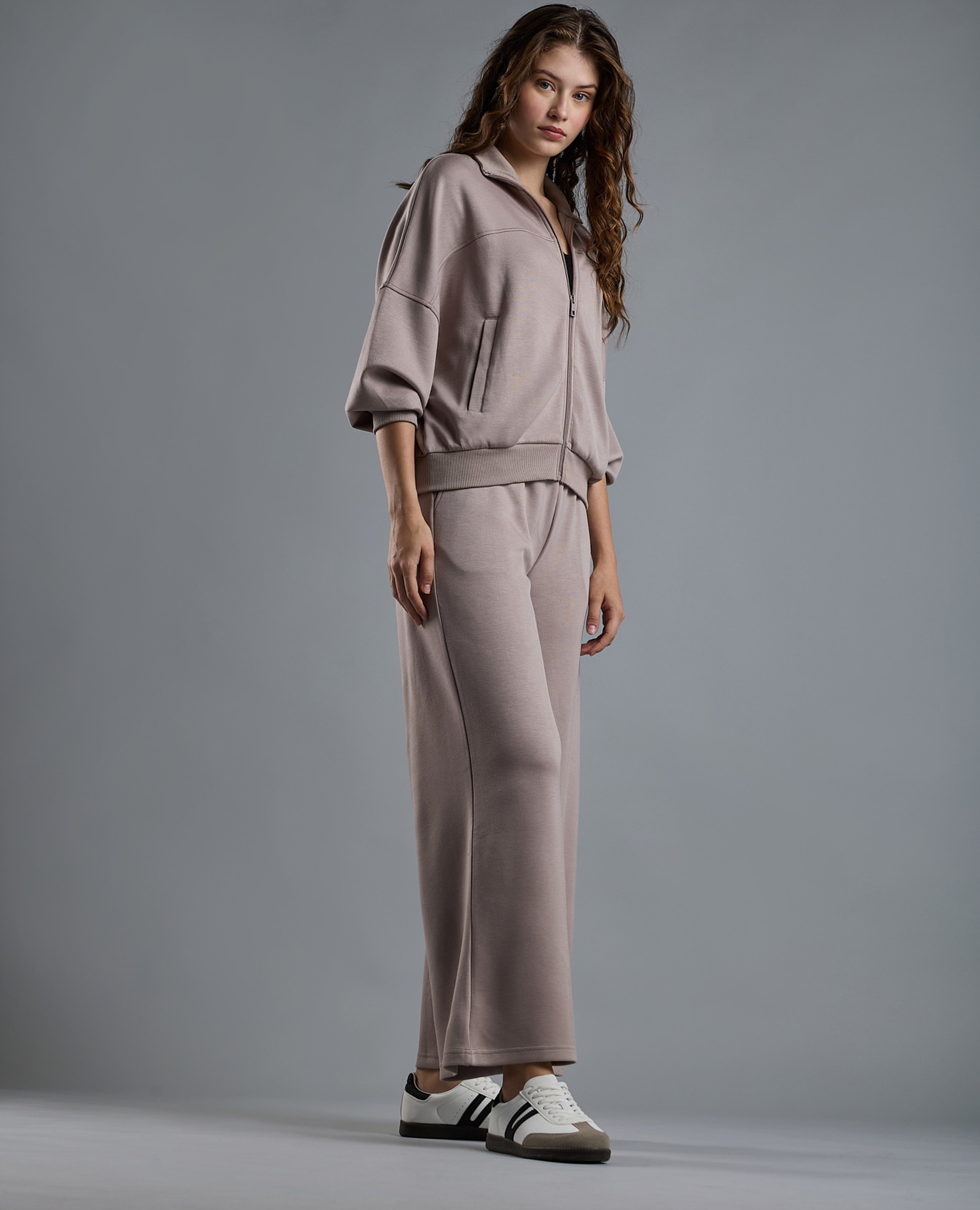 بنطال رياضي سادة بخصر مرن