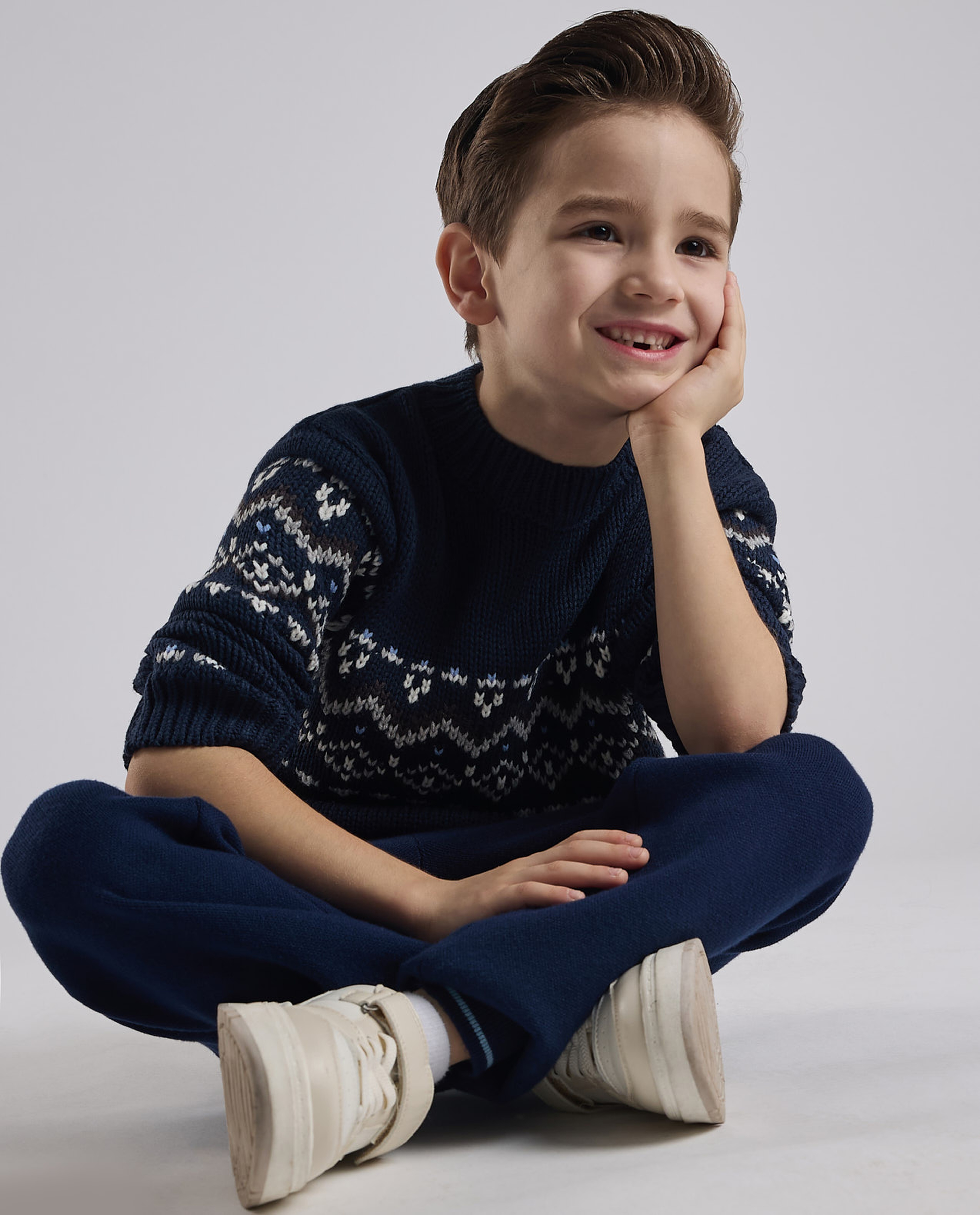 Patterned Sweater with Crew Neck and Long Sleeves