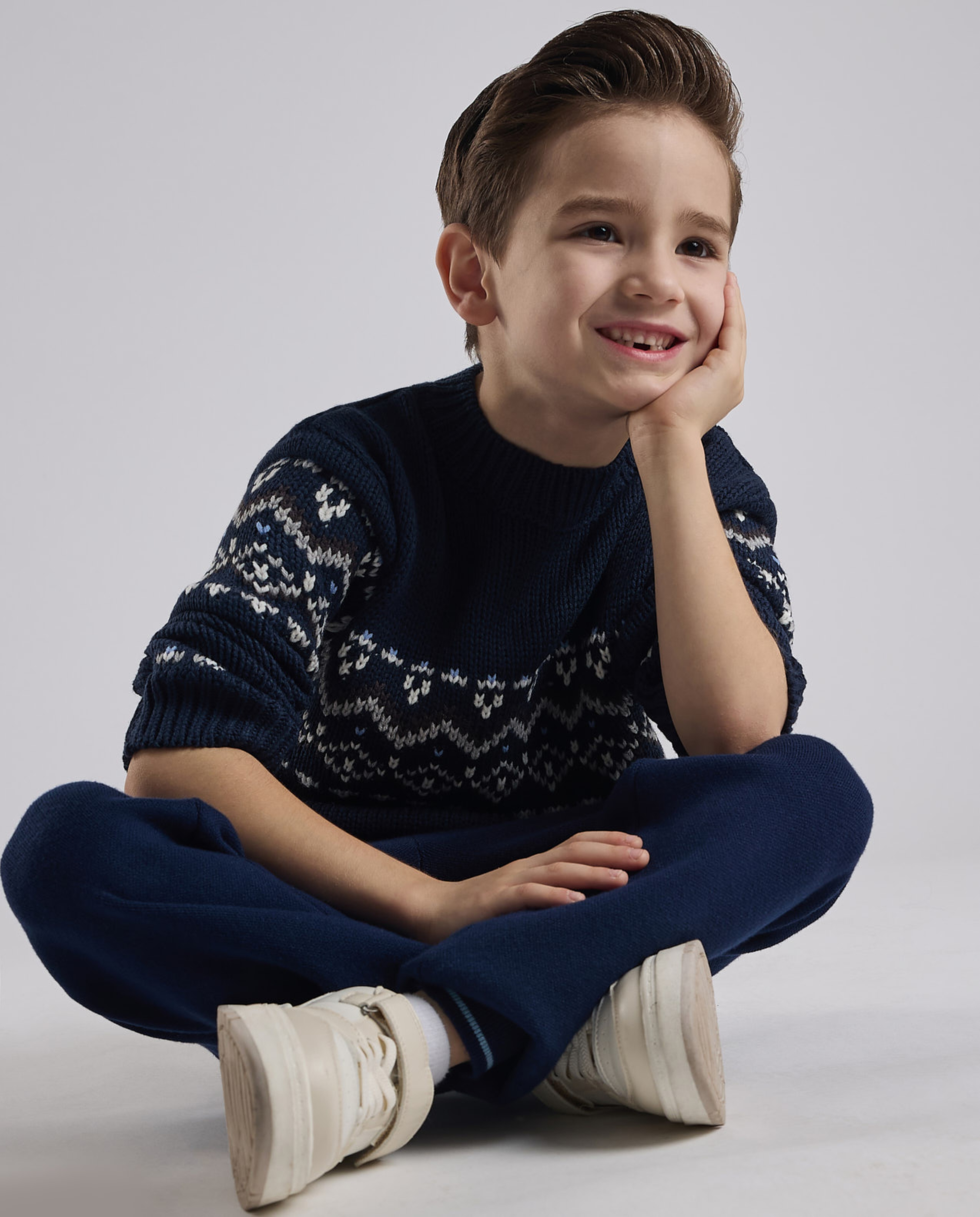 Patterned Sweater with Crew Neck and Long Sleeves